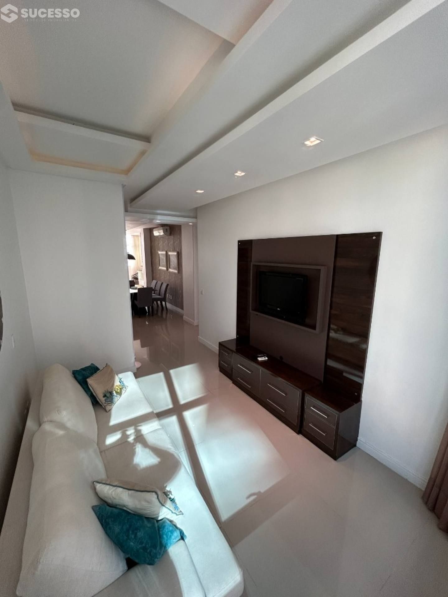 Apartamento Mobiliado com Vista Para o Mar na Meia Praia, Itapema