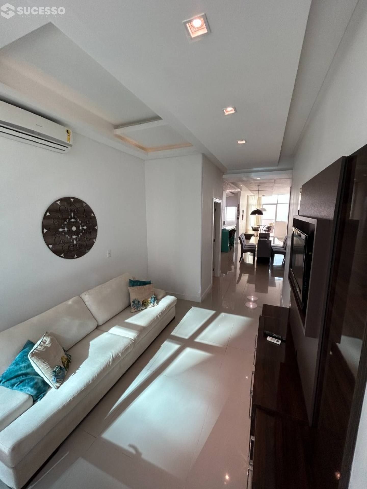 Apartamento Mobiliado com Vista Para o Mar na Meia Praia, Itapema