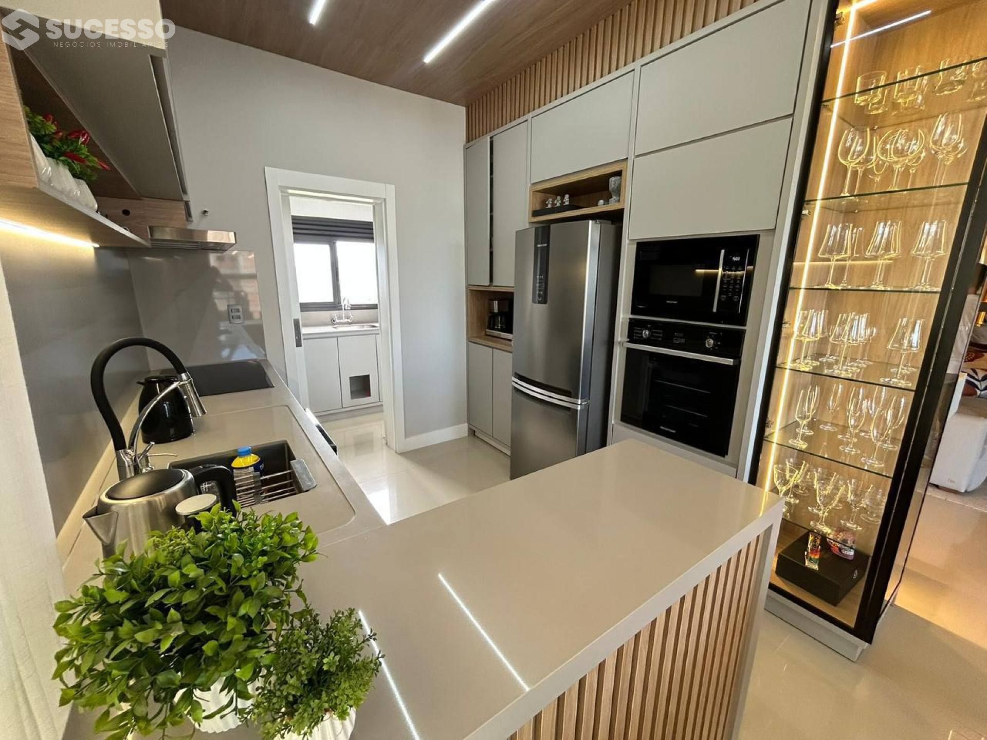 Apartamento Para Vender, Mobiliado com 3 suítes, em Itapema