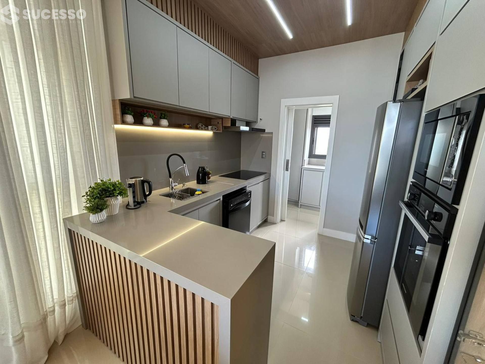 Apartamento Para Vender, Mobiliado com 3 suítes, em Itapema