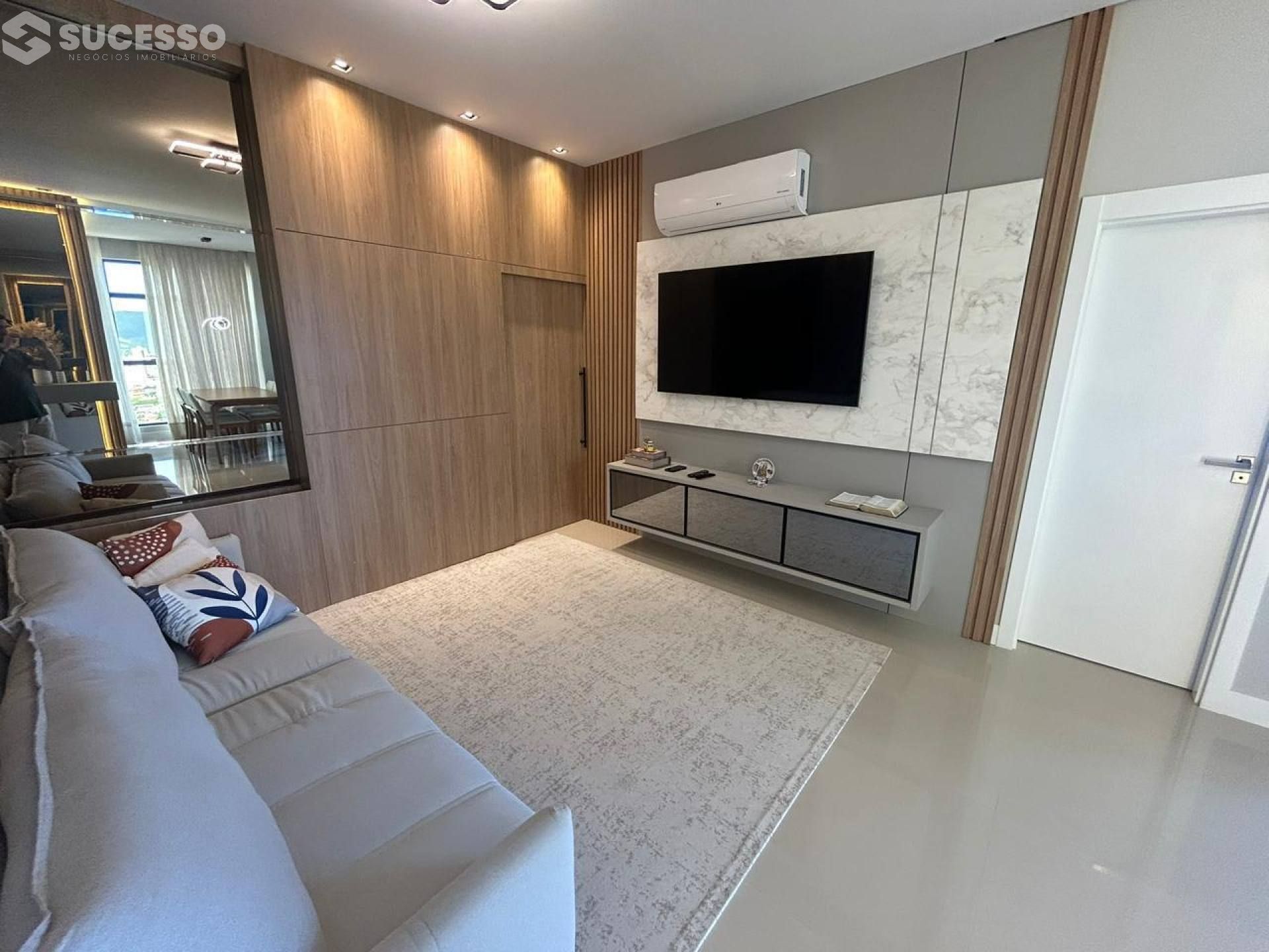 Apartamento Para Vender, Mobiliado com 3 suítes, em Itapema