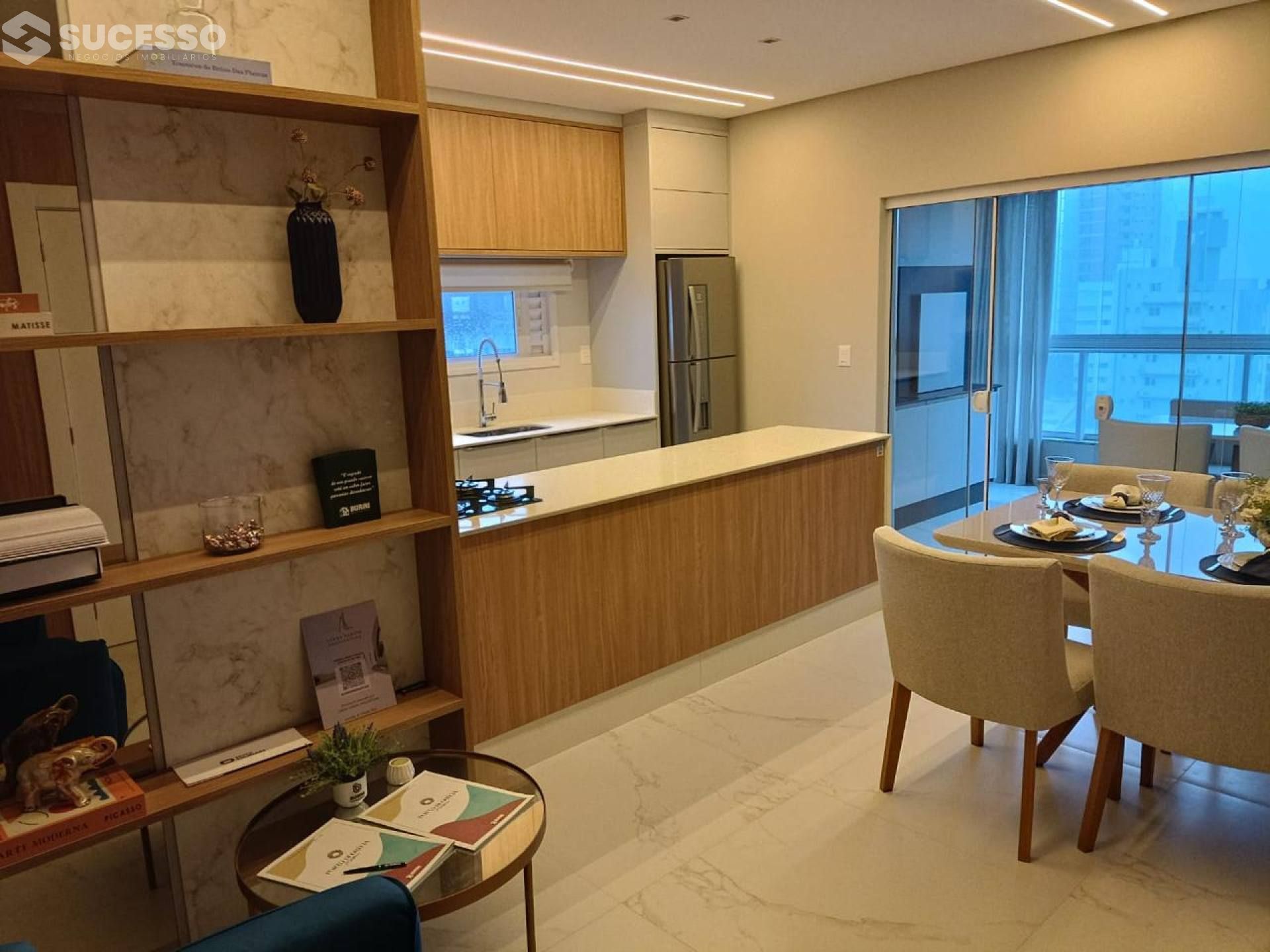 Apartamento Mobiliado À Venda 3 suítes no bairro Centro, Itapema