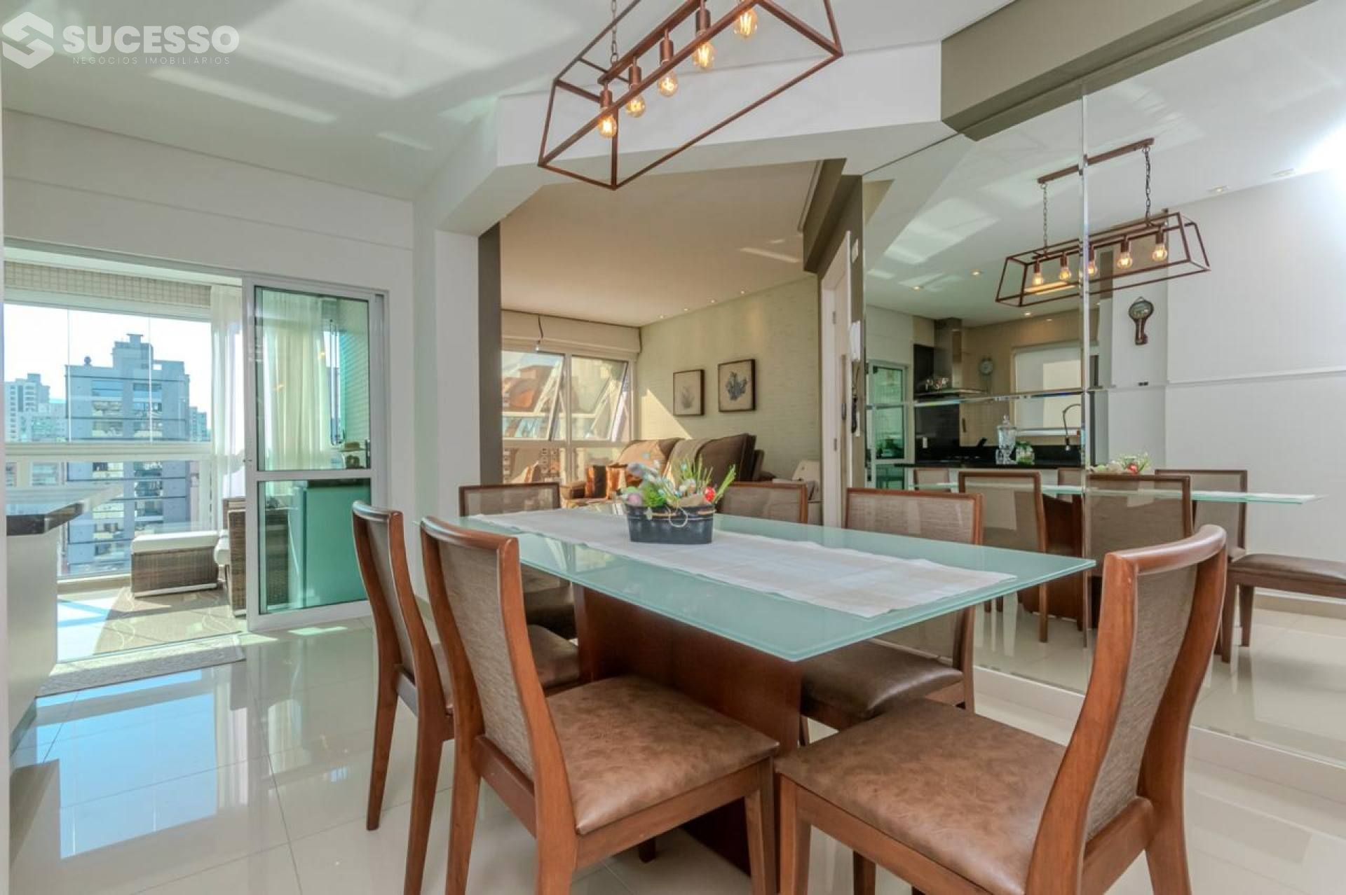 Apartamento Para Vender 3 suítes na Meia Praia em Itapema