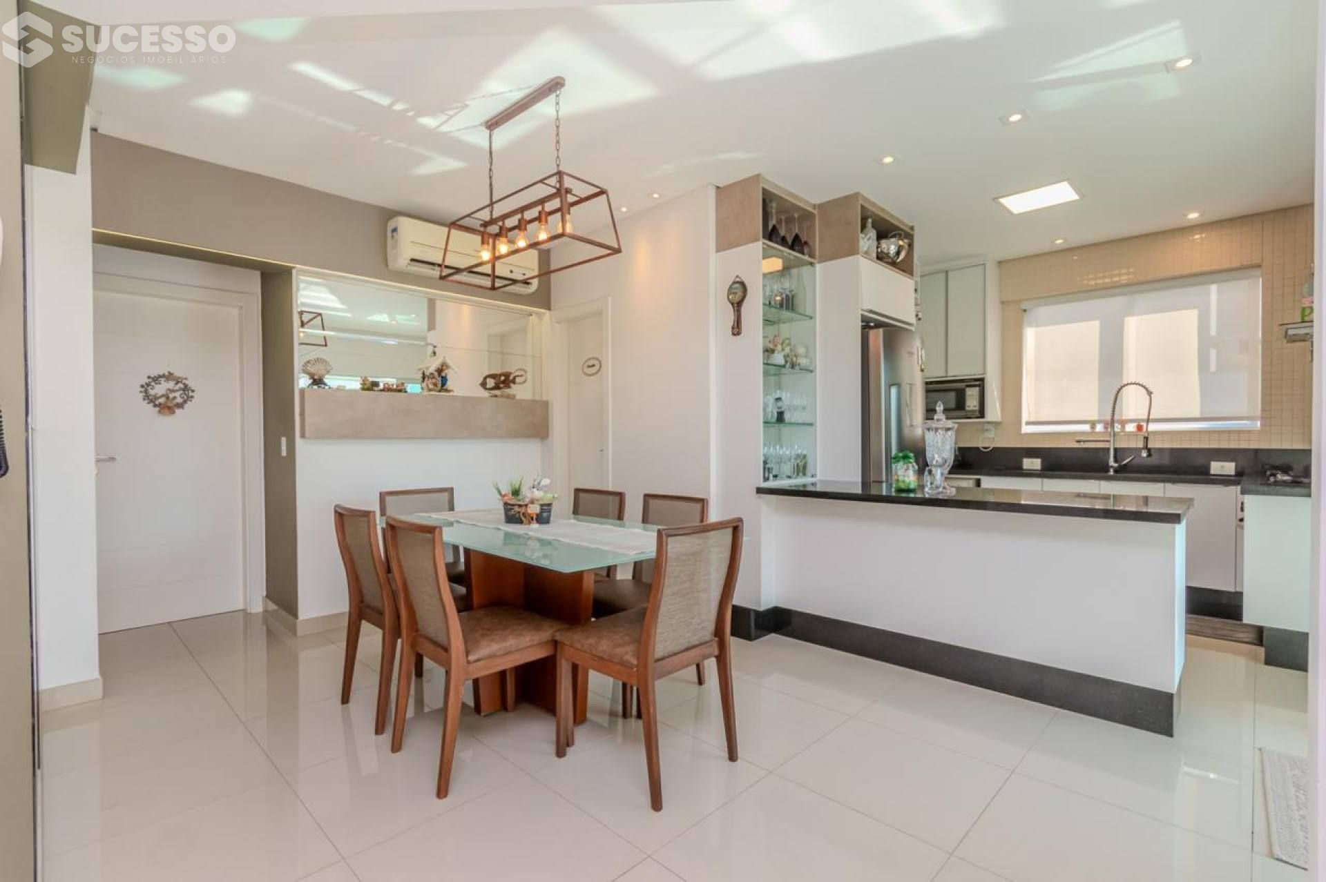 Apartamento Para Vender 3 suítes na Meia Praia em Itapema