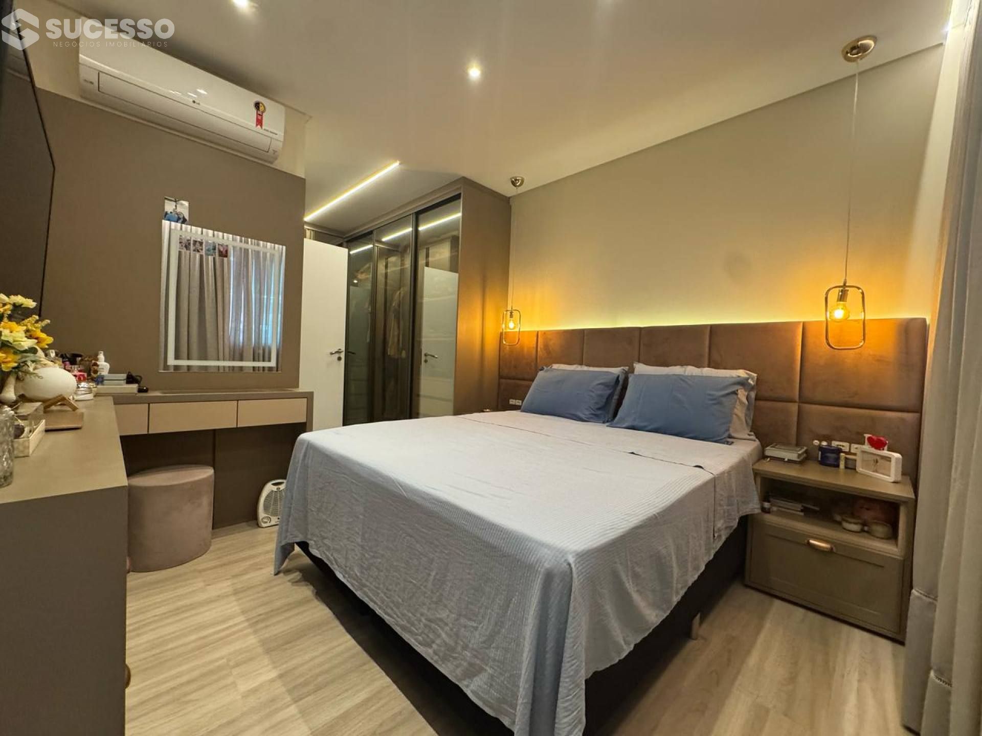 Apartamento Mobiliado À Venda na Meia Praia