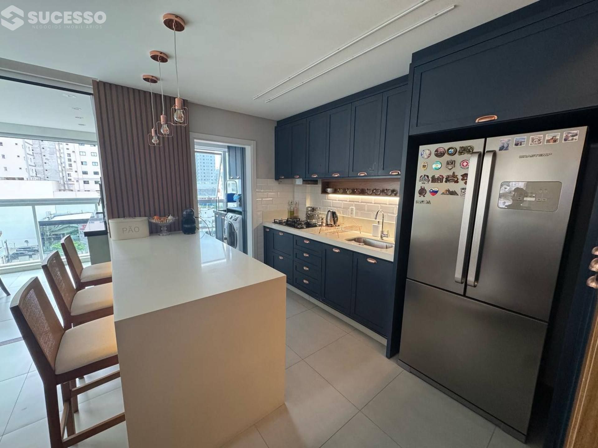 Apartamento Mobiliado À Venda na Meia Praia