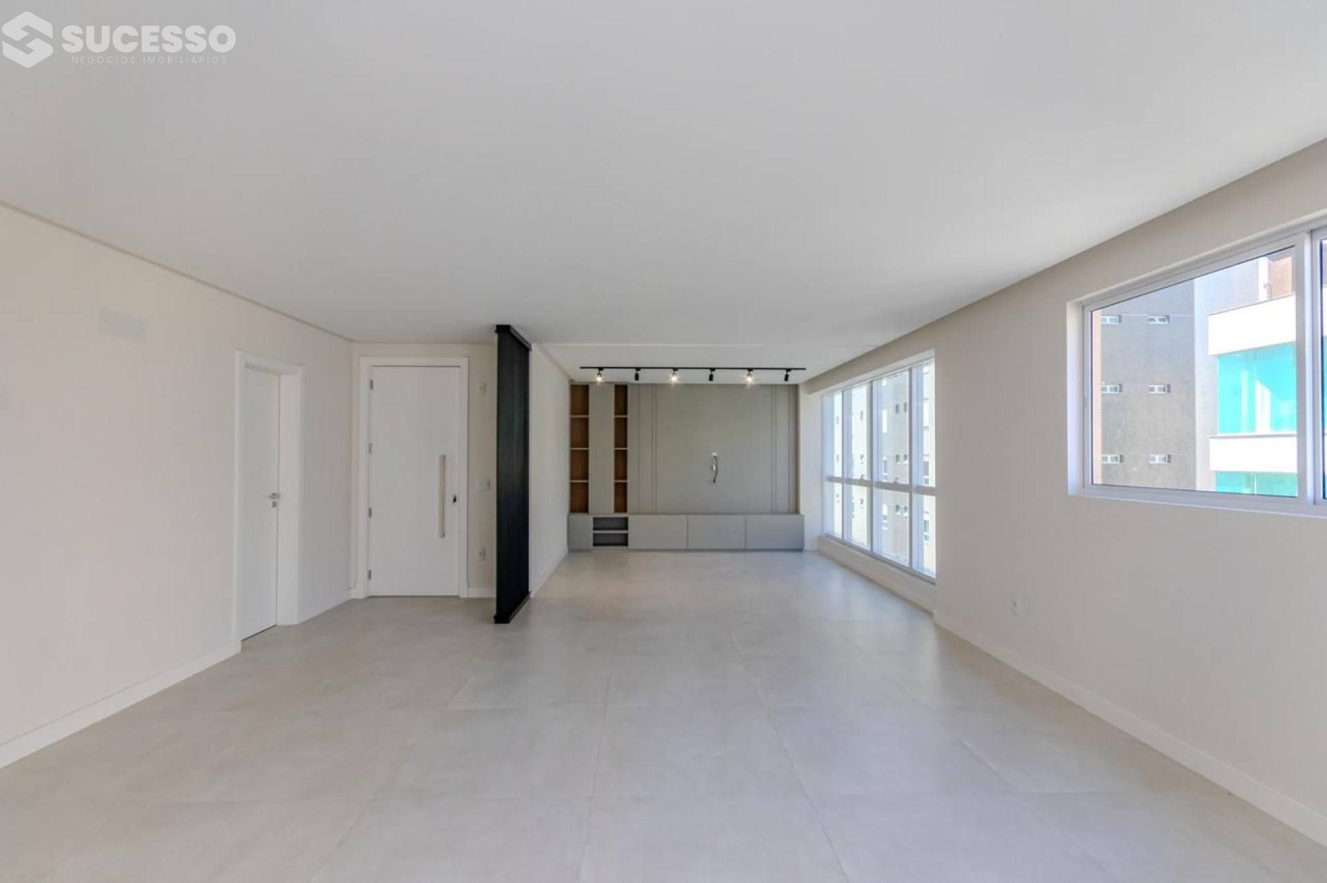 Apartamento Novo À Venda com 4 suítes na Meia Praia em Itapema