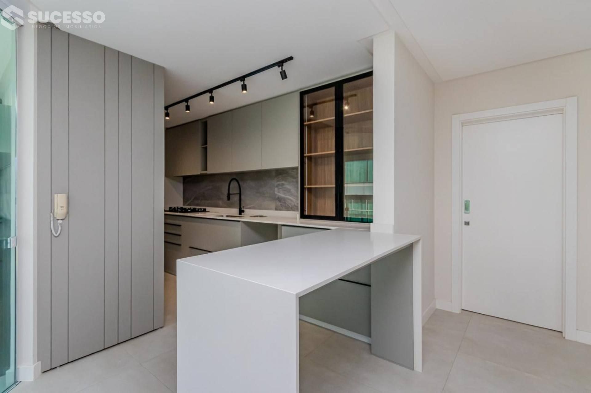 Apartamento Novo À Venda com 4 suítes na Meia Praia em Itapema