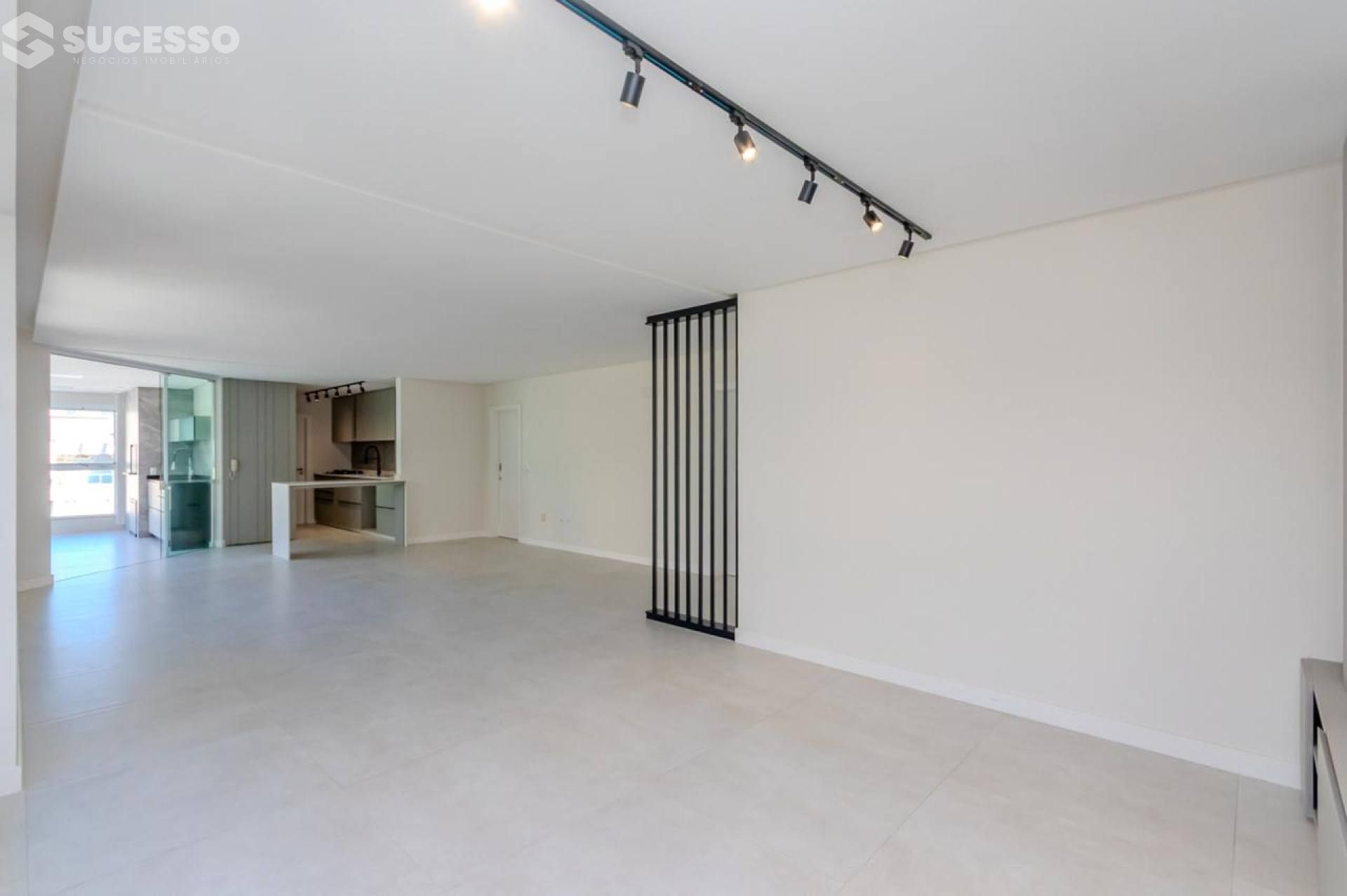 Apartamento Novo À Venda com 4 suítes na Meia Praia em Itapema