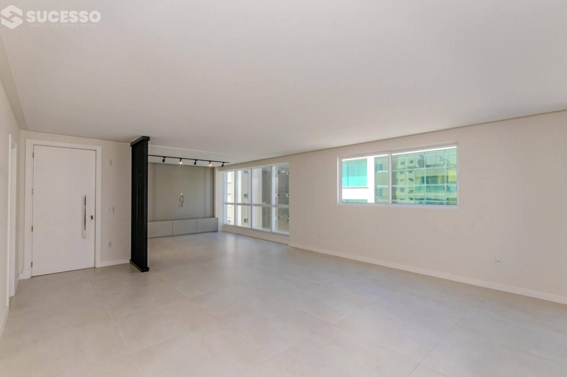 Apartamento Novo À Venda com 4 suítes na Meia Praia em Itapema