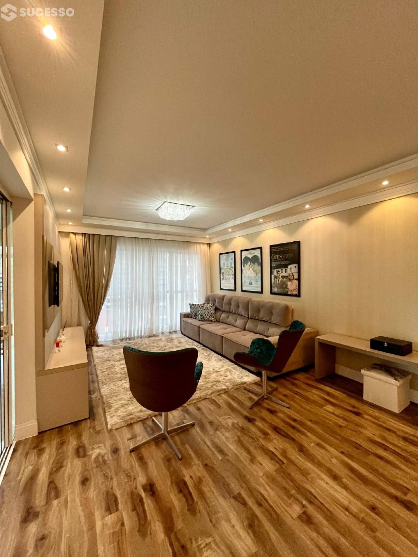 Apartamento Mobiliado Para Vender com 3 suítes na Meia Praia em Itapema