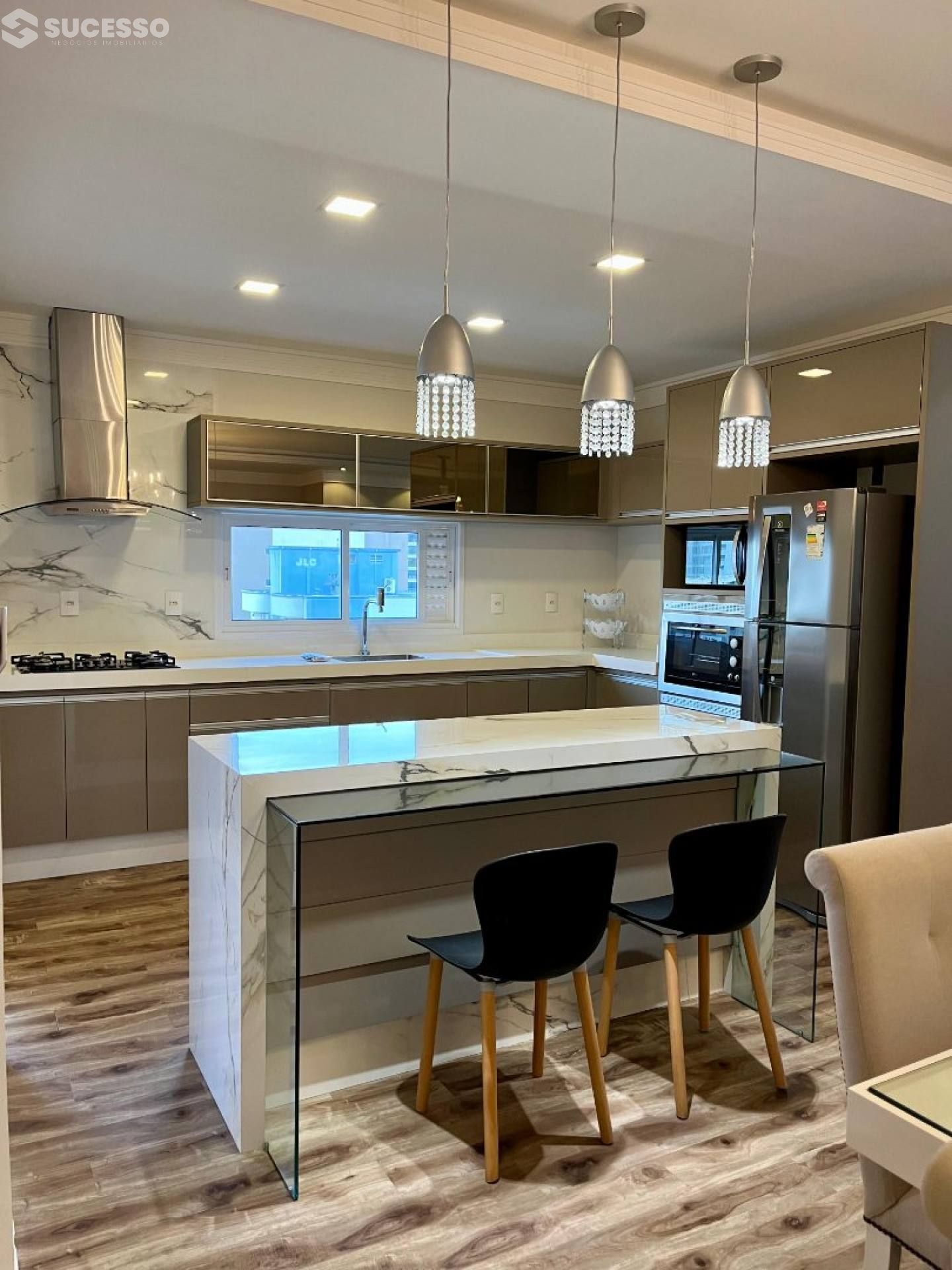 Apartamento Mobiliado Para Vender com 3 suítes na Meia Praia em Itapema