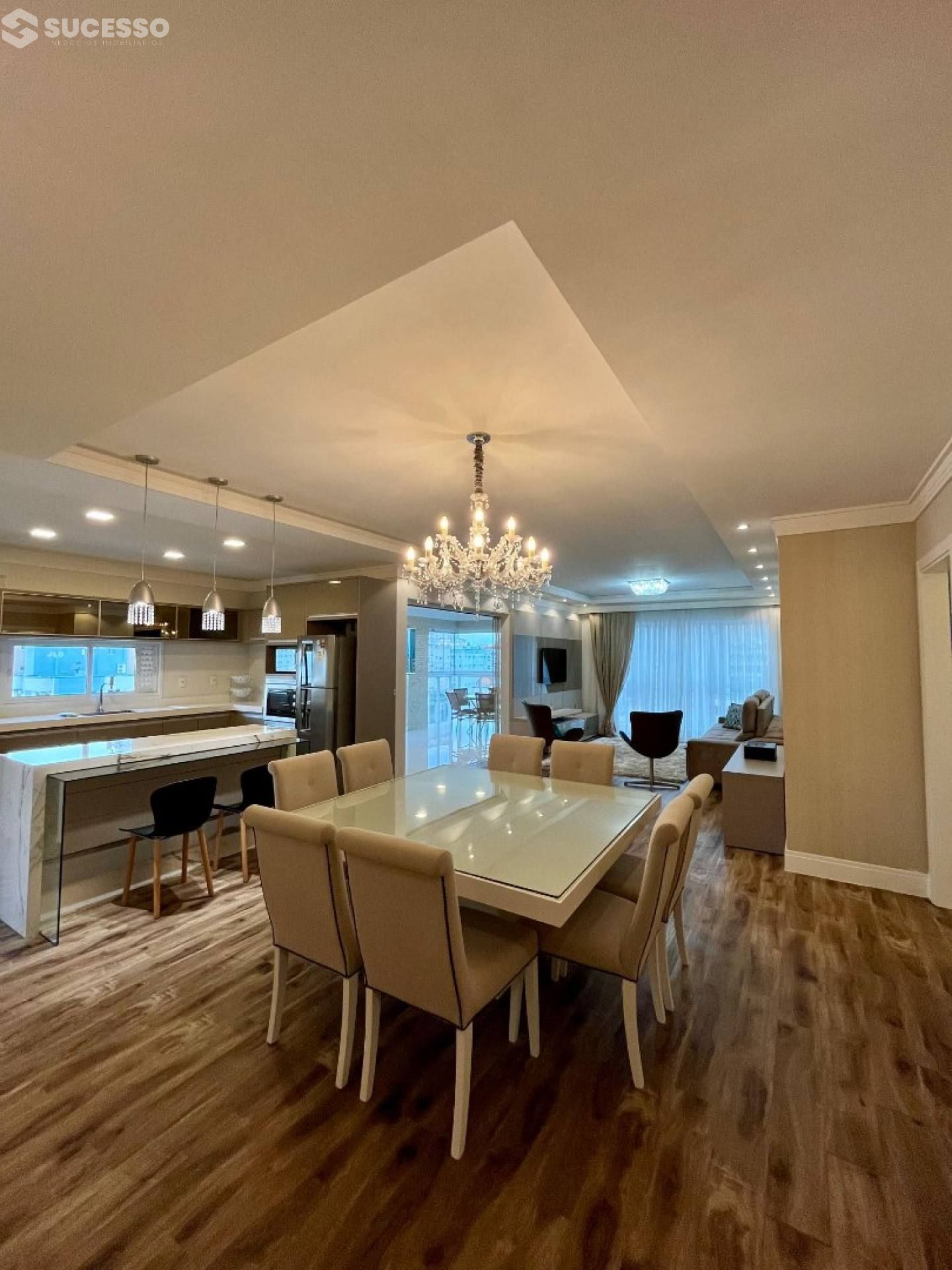 Apartamento Mobiliado Para Vender com 3 suítes na Meia Praia em Itapema