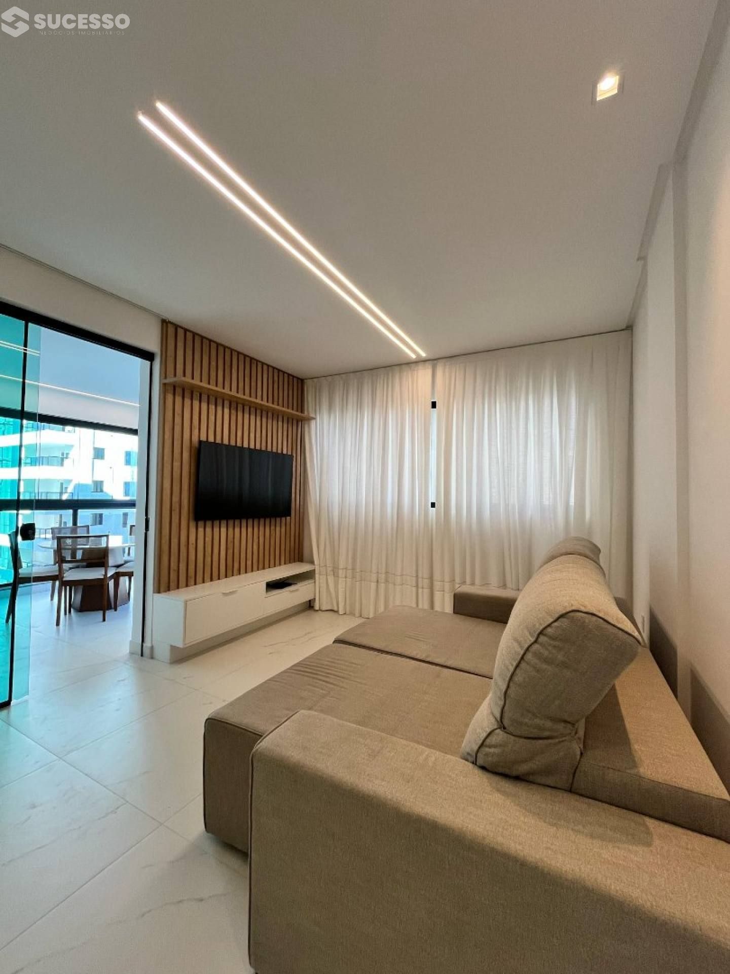 Apartamento Para Vender 3 suítes no bairro Meia Praia em Itapema