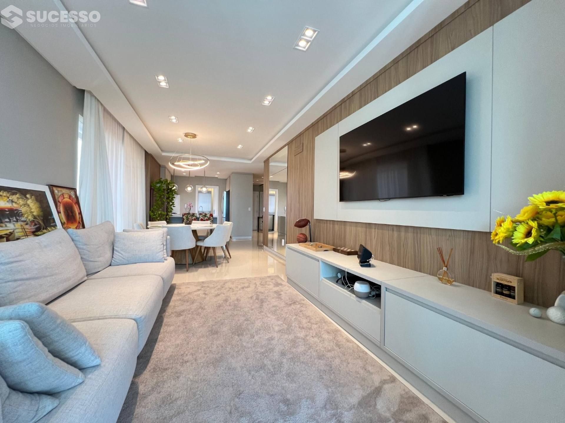 Apartamento Mobiliado  À Venda na Meia Praia