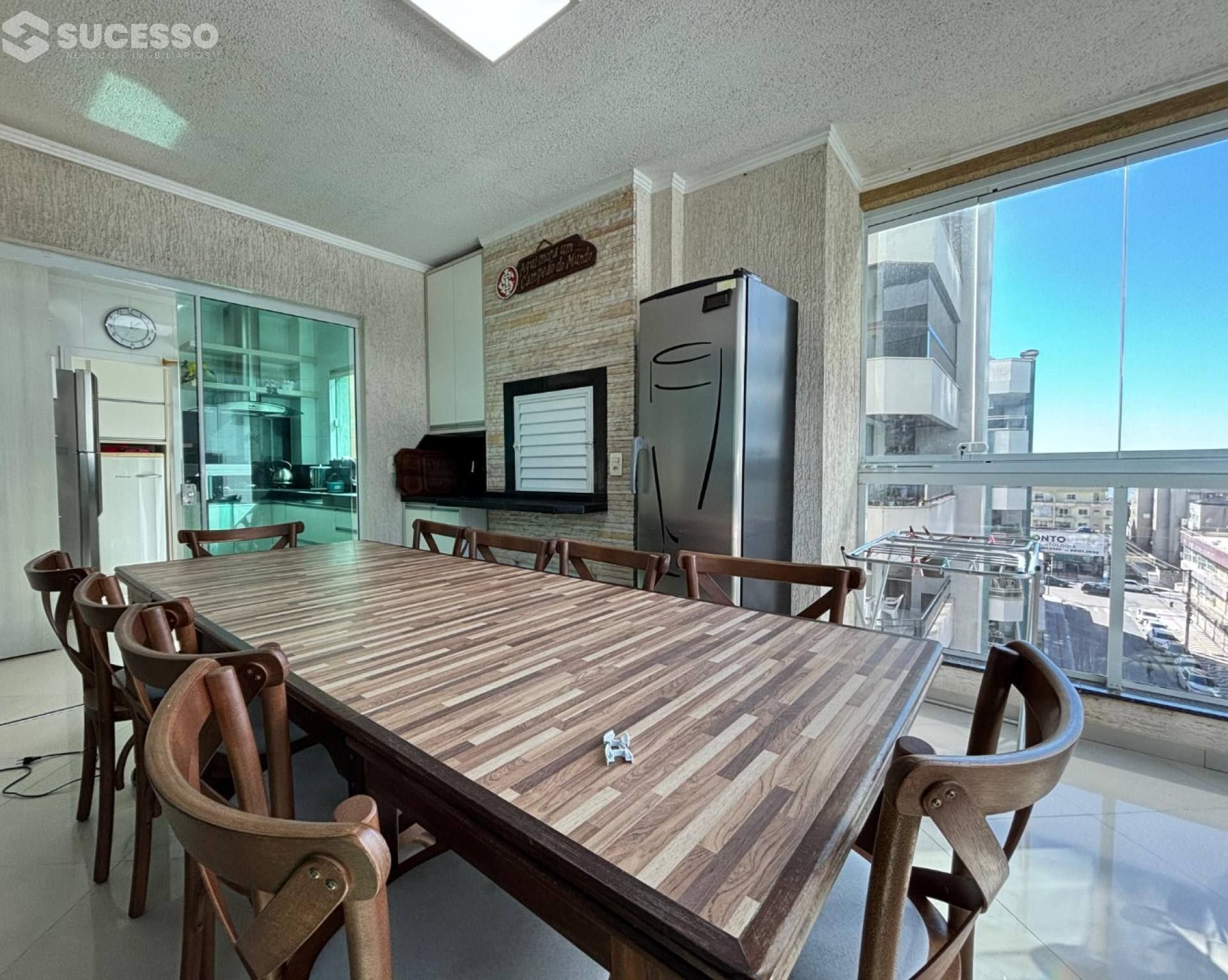 Apartamento Para Vender com 3 suítes no bairro Meia Praia em Itapema