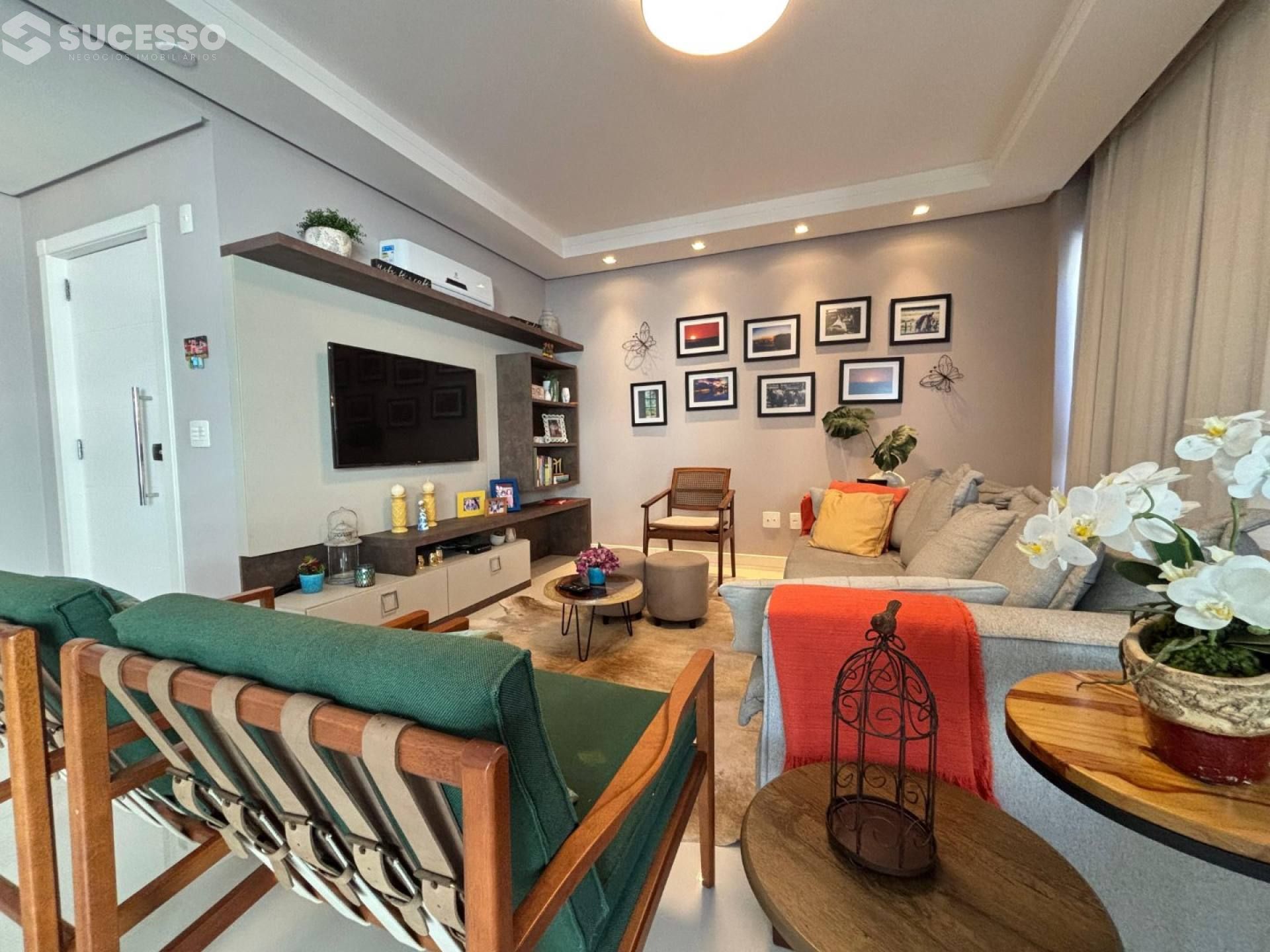 Apartamento Para Vender com 3 suítes no bairro Meia Praia, Itapema