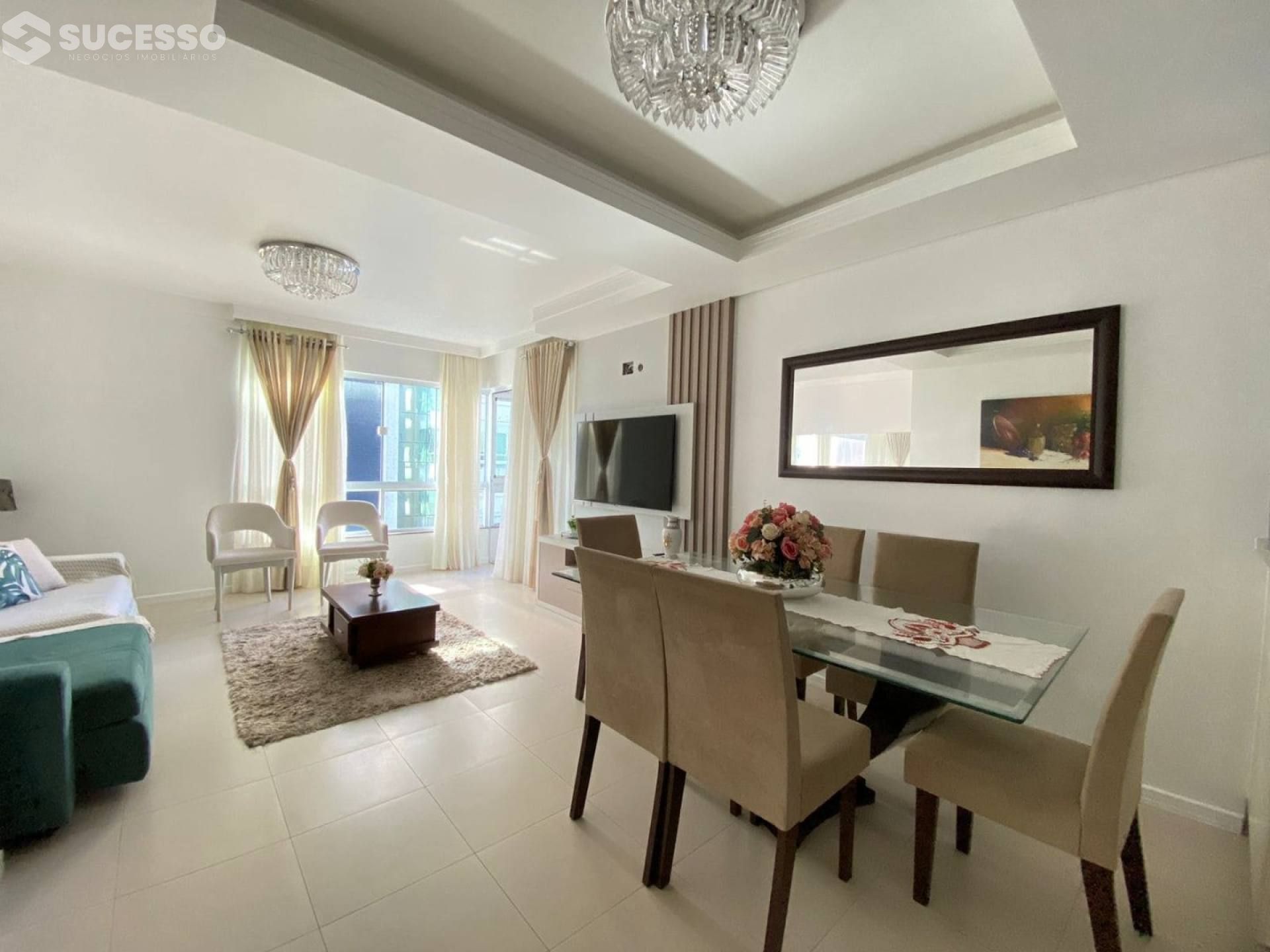 Apartamento Para Vender na bairro Meia Praia em Itapema