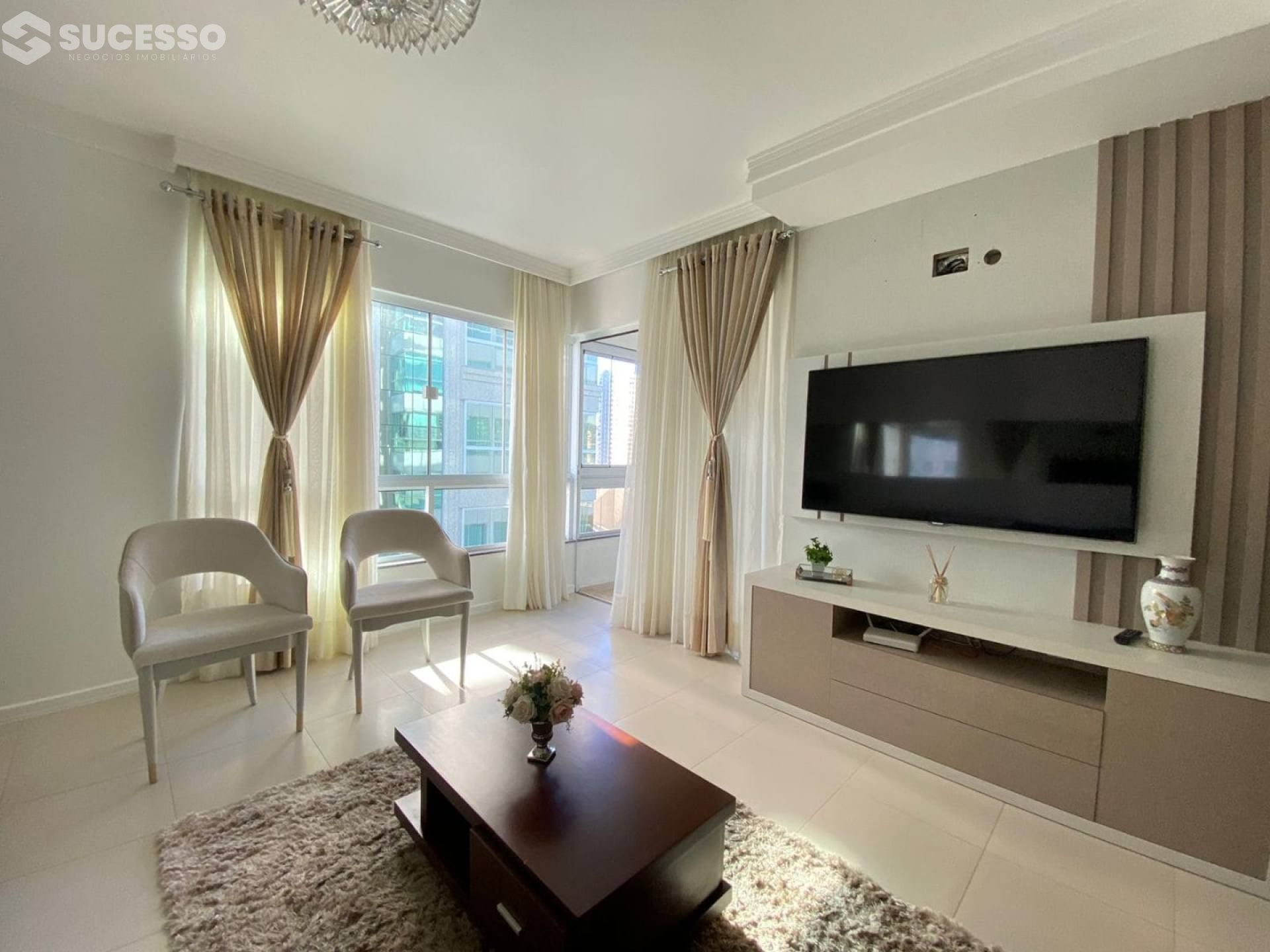 Apartamento Para Vender na bairro Meia Praia em Itapema