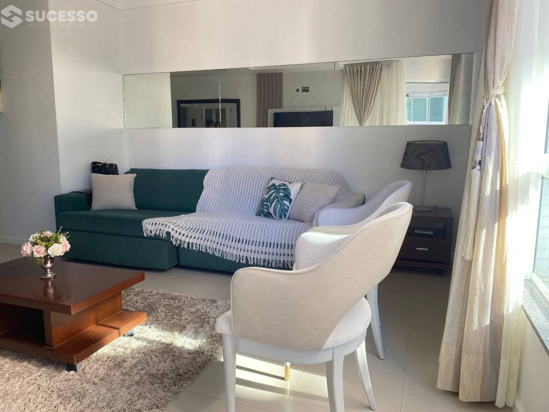 Apartamento Para Vender na bairro Meia Praia em Itapema