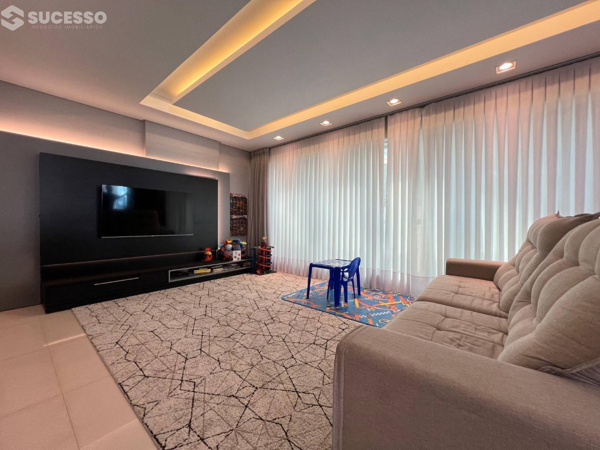 Apartamento Para Vender com 4 suítes no bairro Meia Praia em Itapema