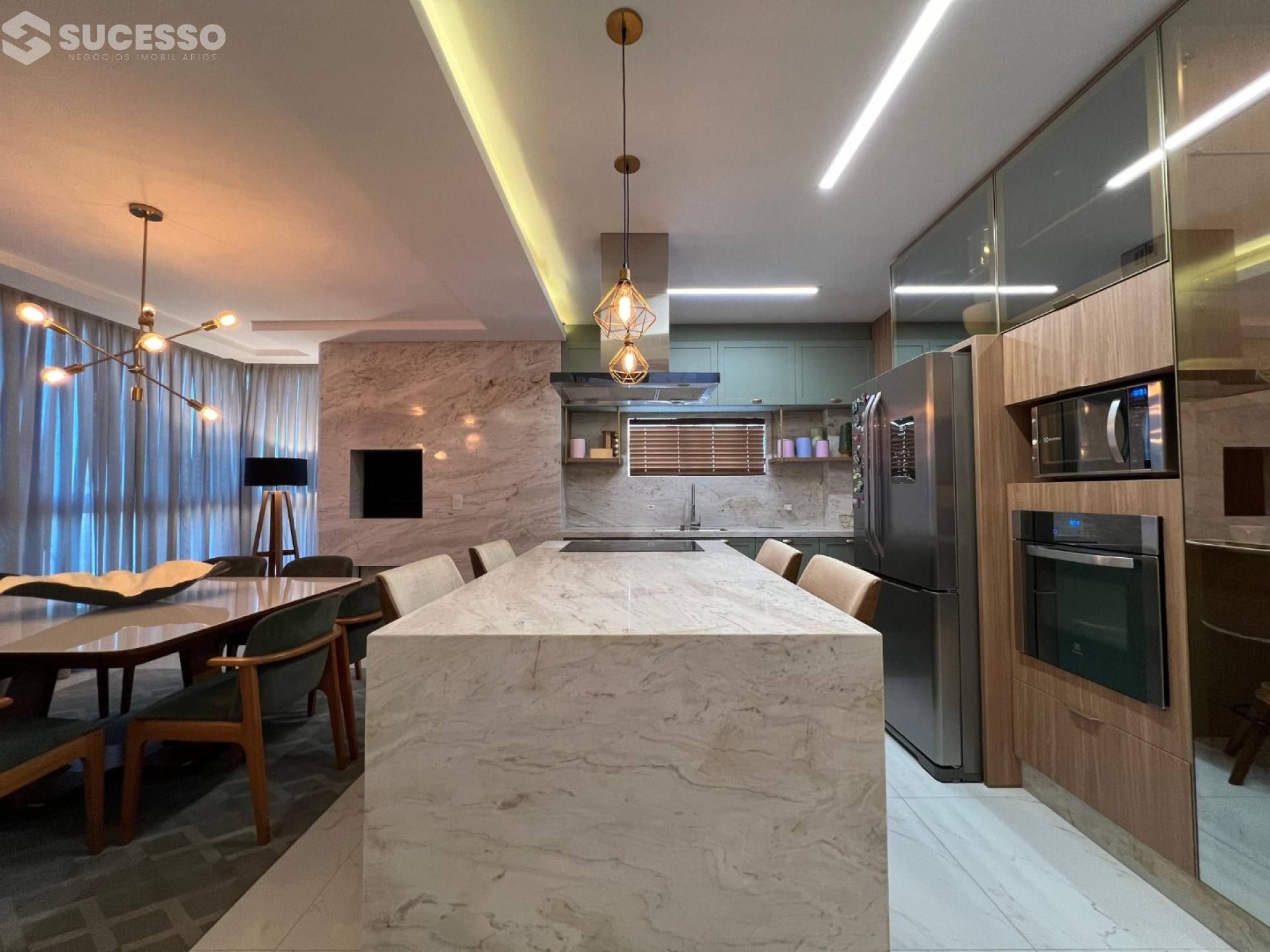 Duplex Mobiliado À Venda na Meia Praia em Itapema