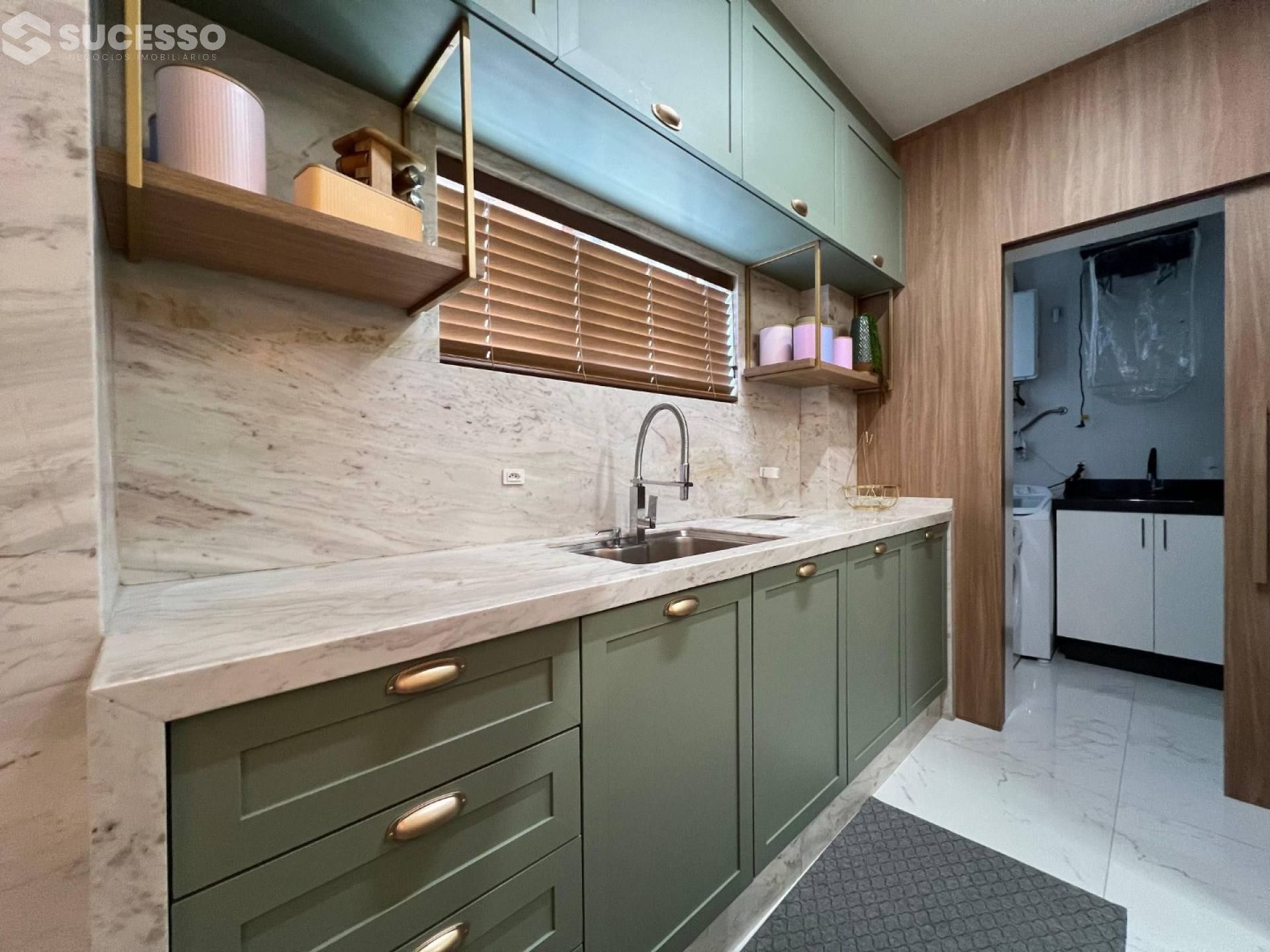 Duplex Mobiliado À Venda na Meia Praia em Itapema