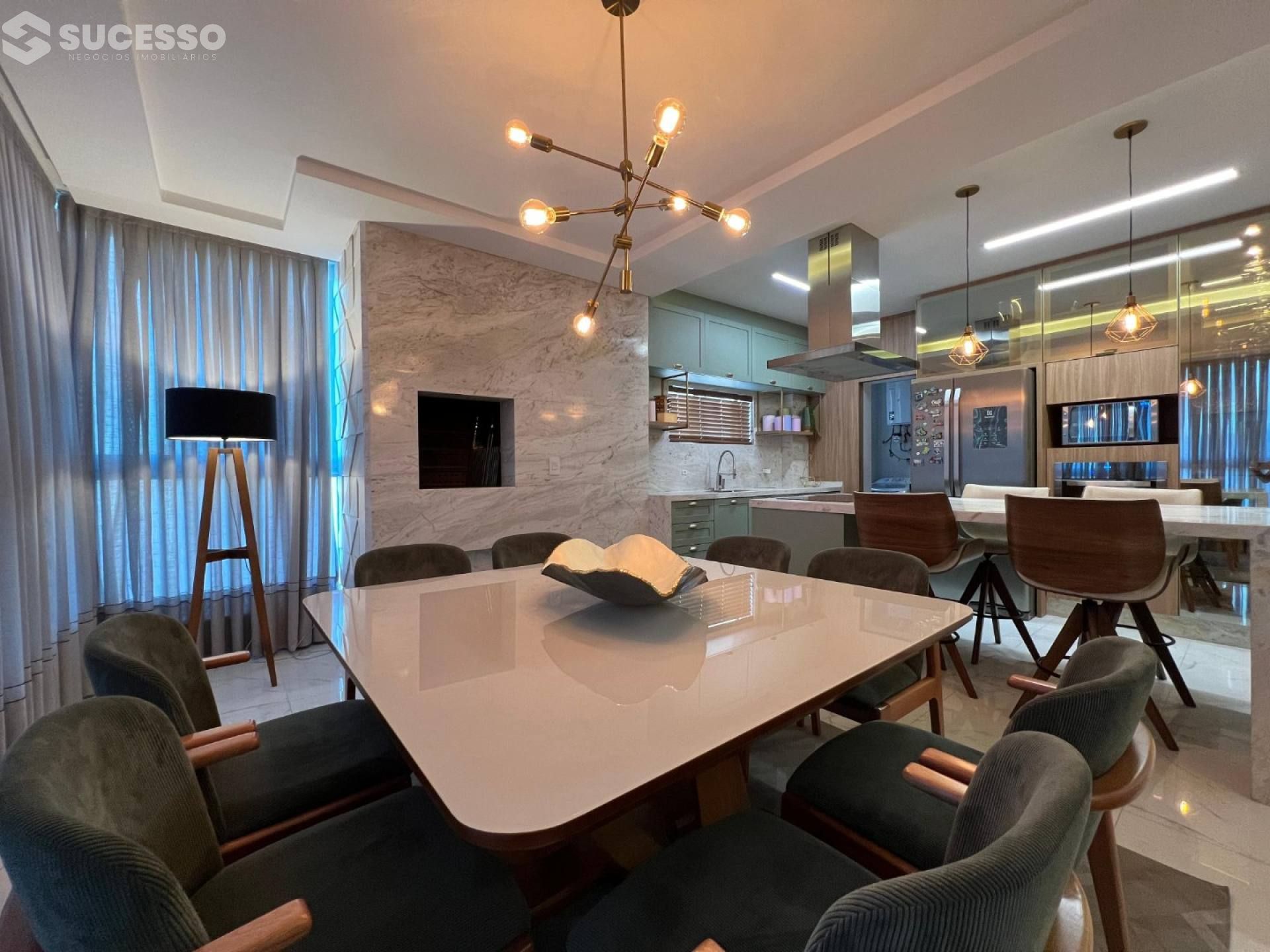 Duplex Mobiliado À Venda na Meia Praia em Itapema