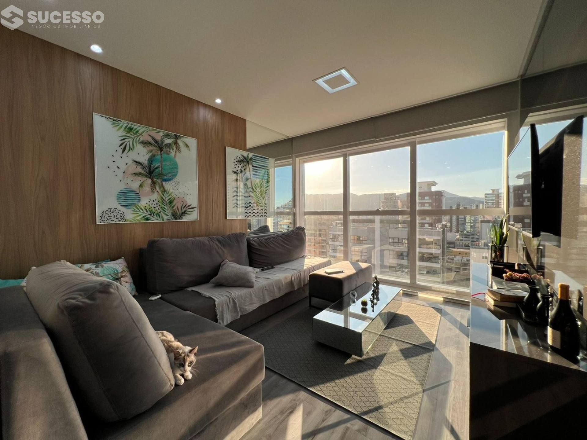 Apartamento Para Vender com 3 suítes na Meia Praia em Itapema