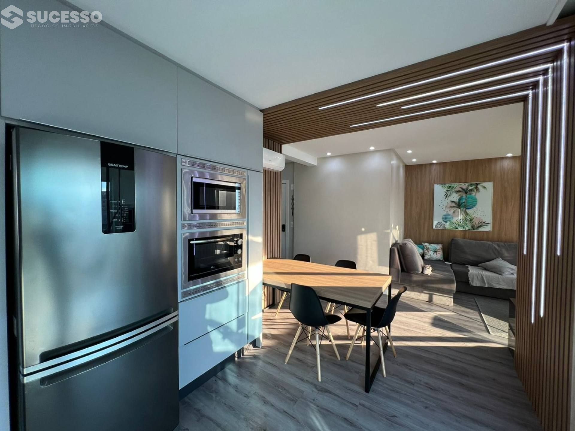 Apartamento Para Vender com 3 suítes na Meia Praia em Itapema