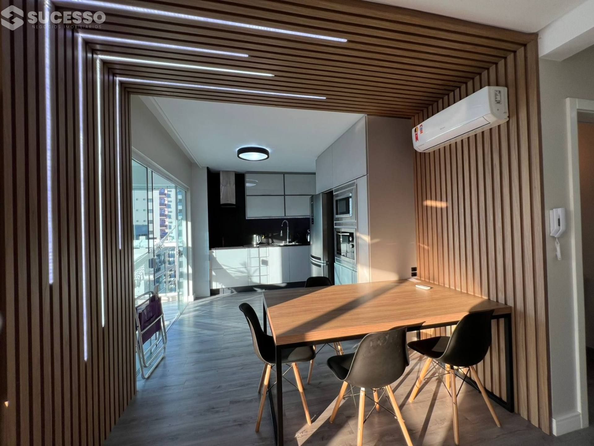 Apartamento Para Vender com 3 suítes na Meia Praia em Itapema