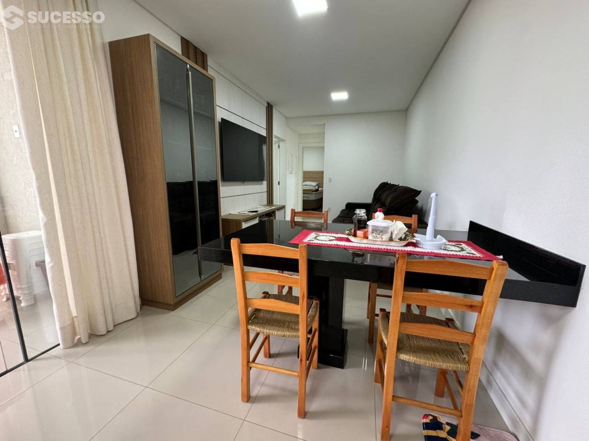 Apartamento Para Vender com 2 suítes na Meia Praia, Itapema
