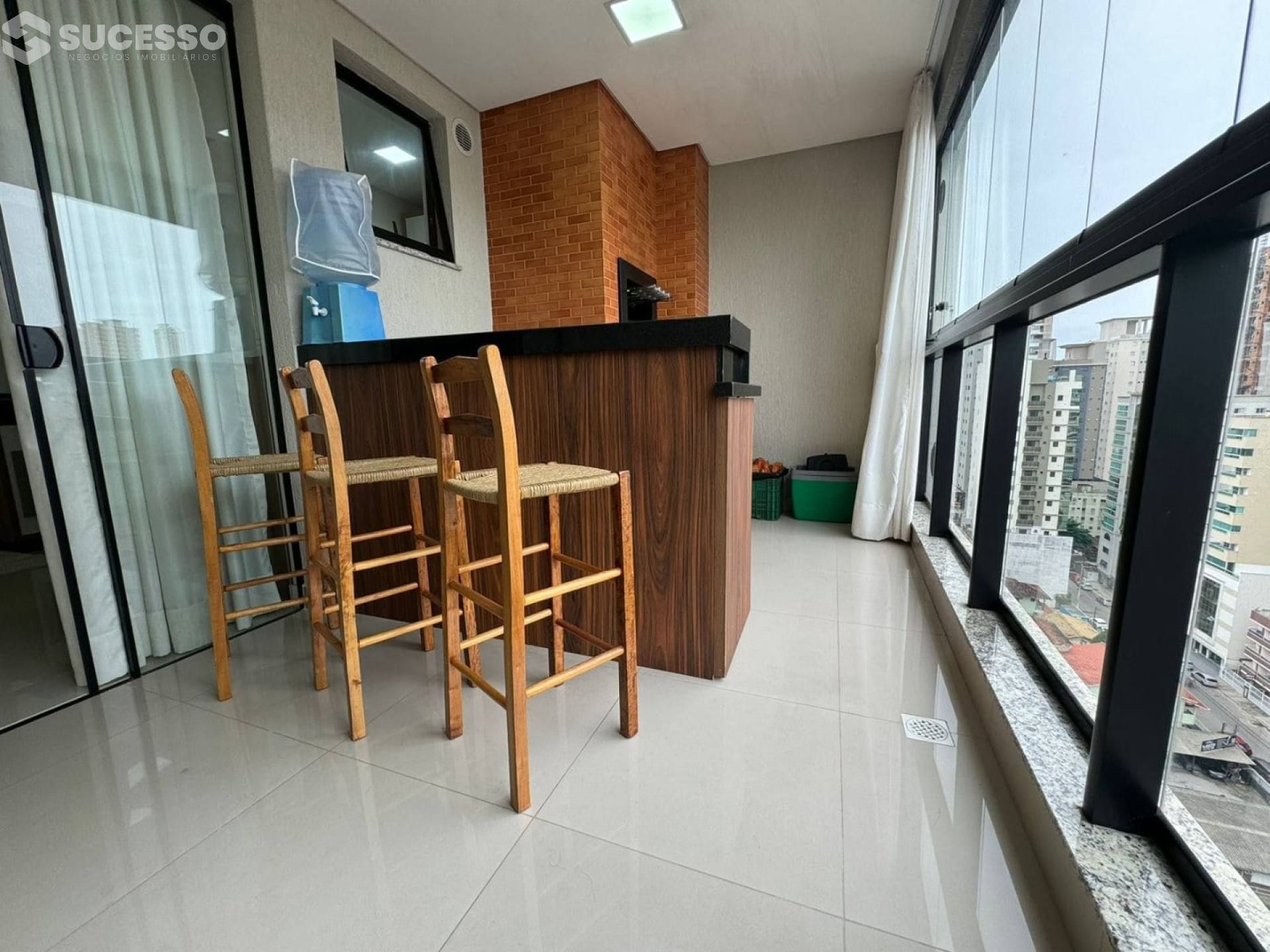 Apartamento Para Vender com 2 suítes na Meia Praia, Itapema