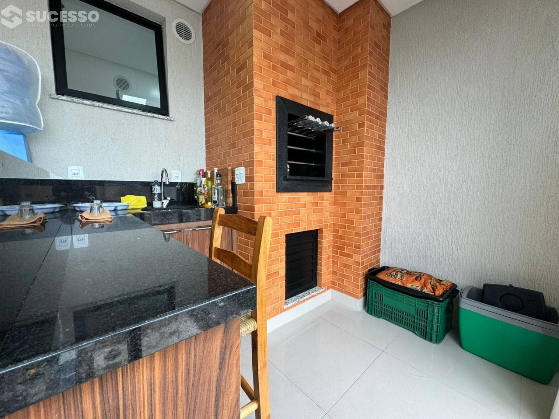 Apartamento Para Vender com 2 suítes na Meia Praia, Itapema