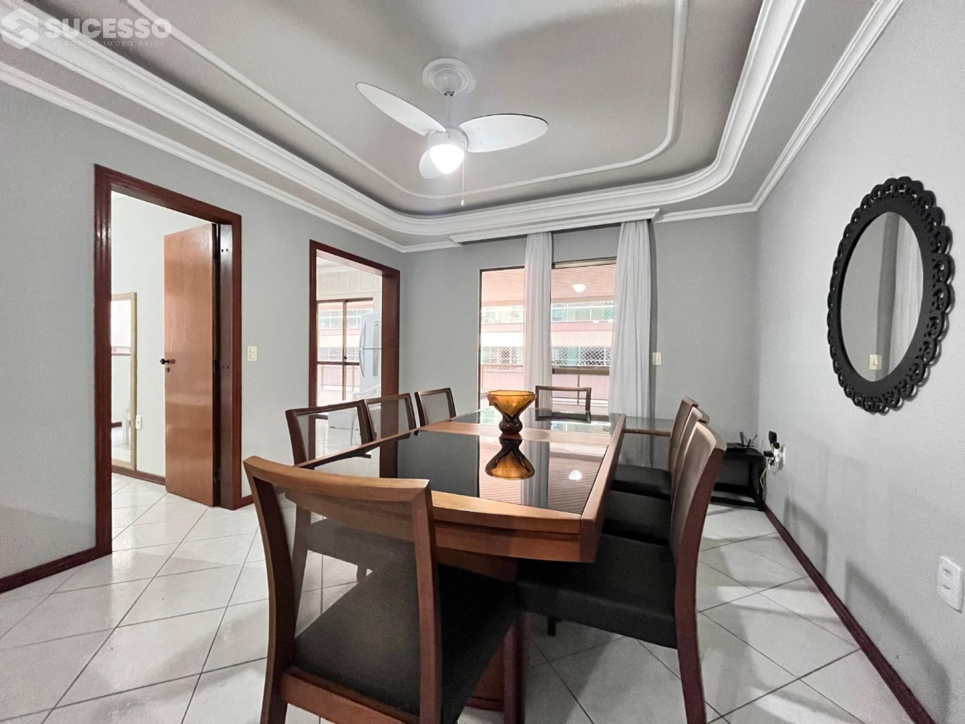 Apartamento Diferenciado Para Vender com 4 quartos na Meia Praia em Itapema