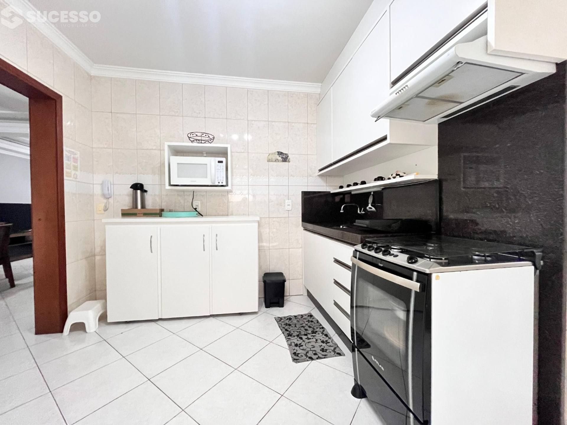 Apartamento Diferenciado Para Vender com 4 quartos na Meia Praia em Itapema