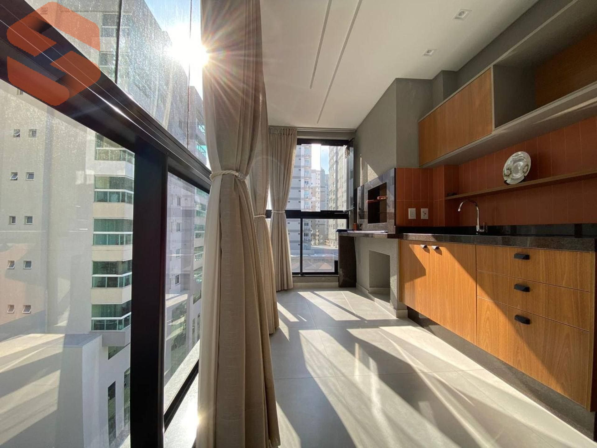 Apartamento Mobiliado Para Vender com 2 suítes na bairro Meia Praia, Itapema