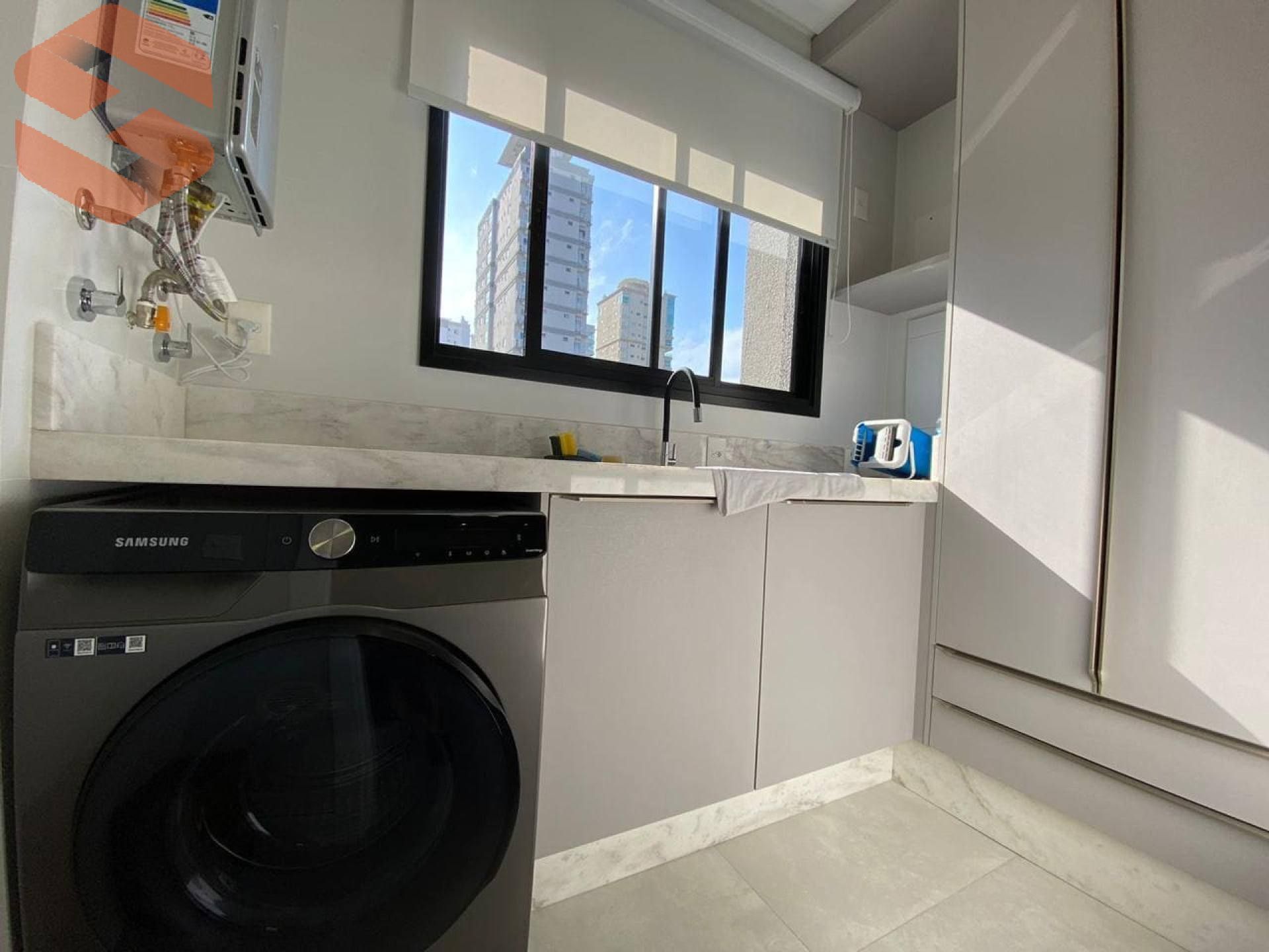 Apartamento Mobiliado Para Vender com 2 suítes na bairro Meia Praia, Itapema