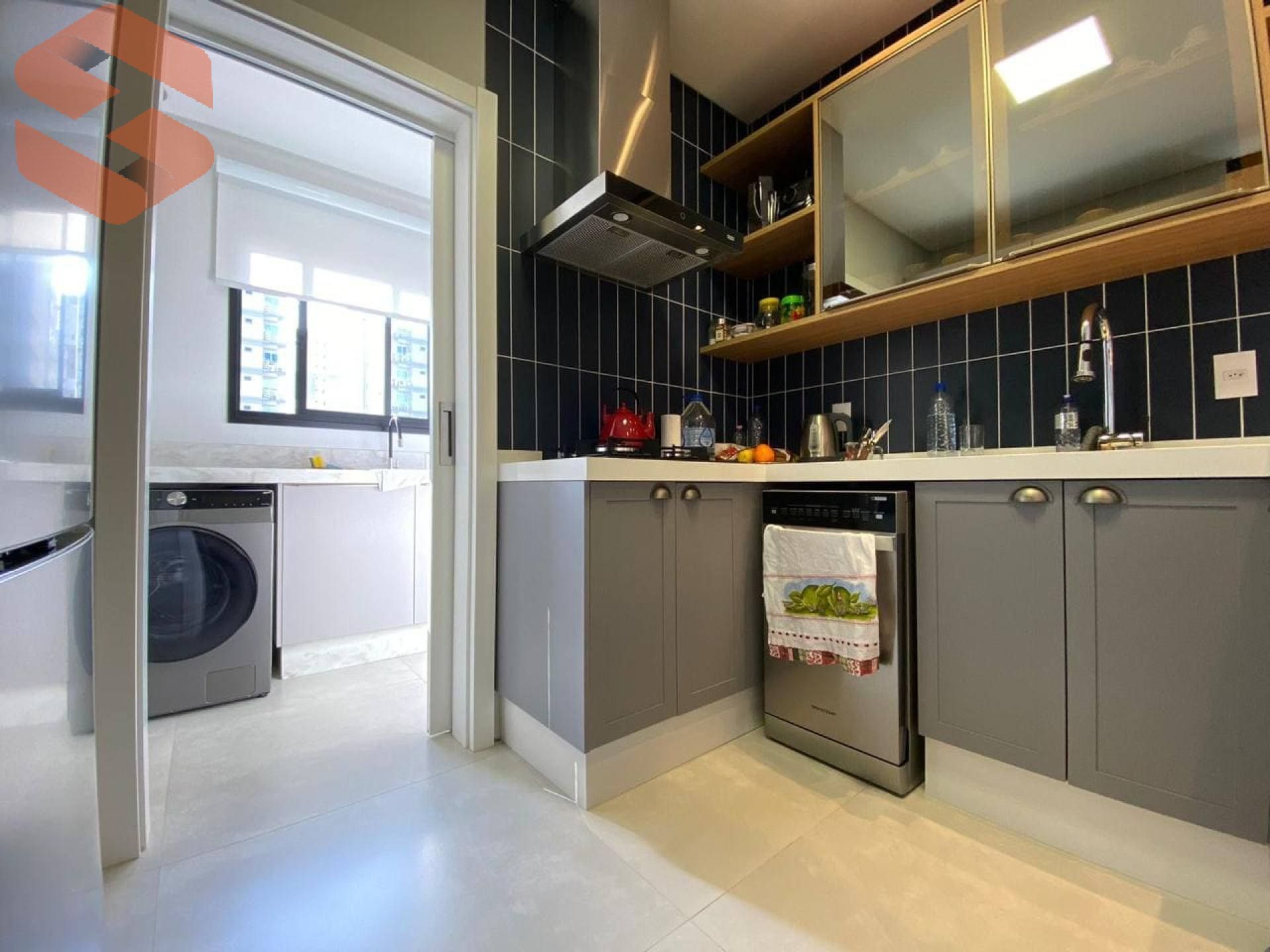 Apartamento Mobiliado Para Vender com 2 suítes na bairro Meia Praia, Itapema