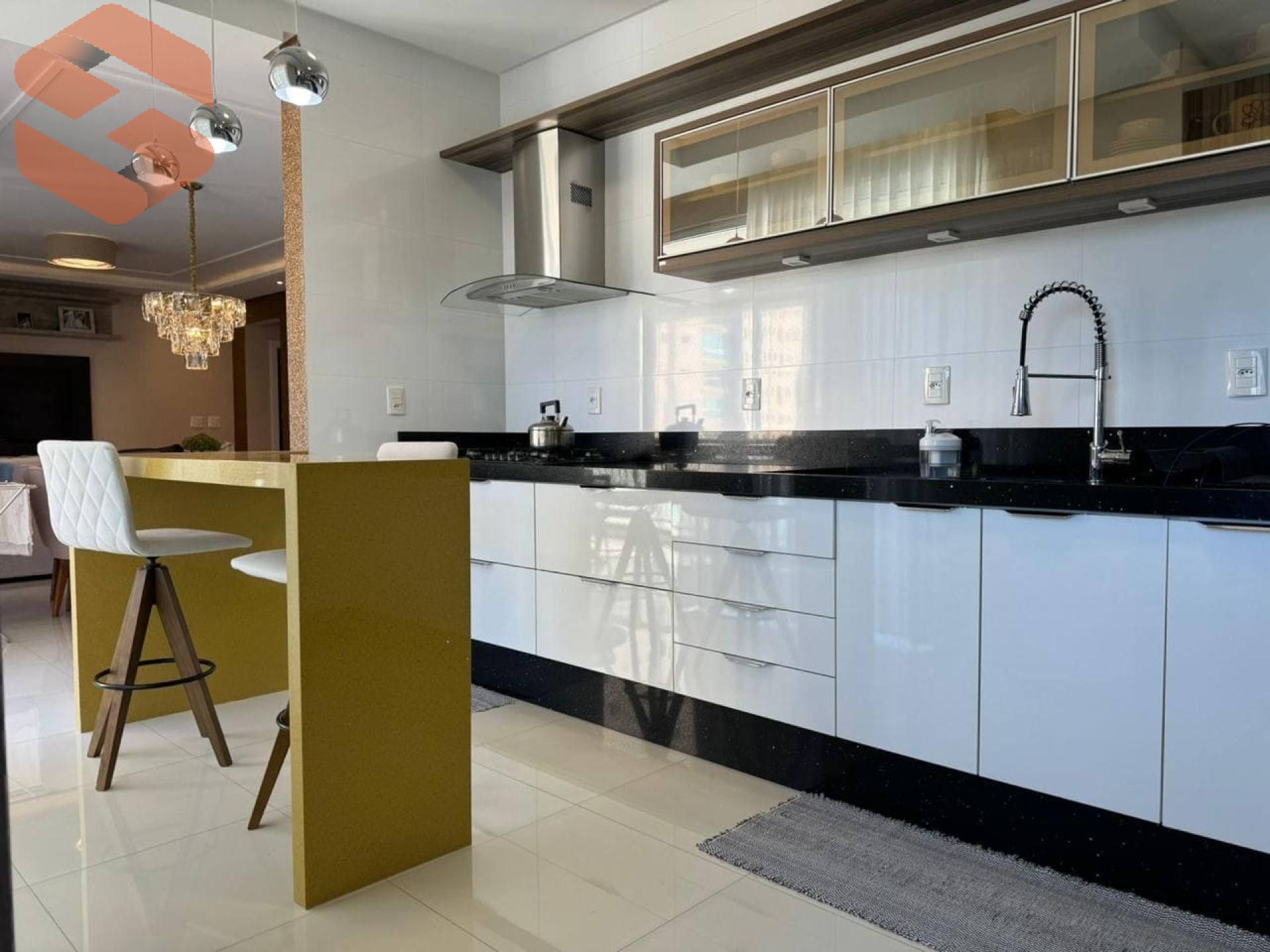 Apartamento Mobiliado no Mount Sinai À Venda