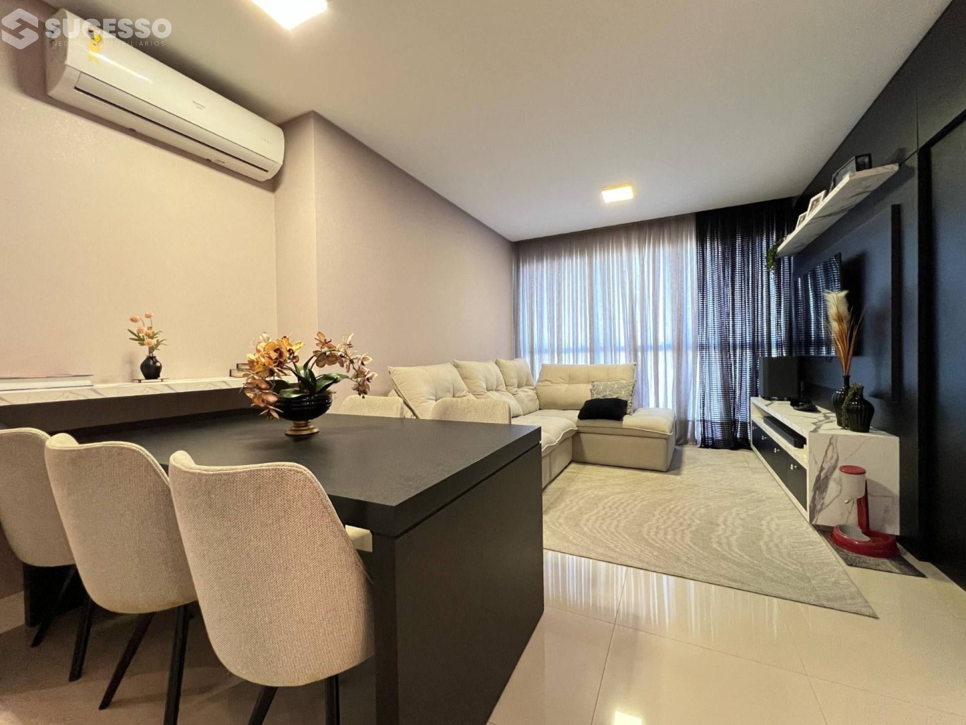 Apartamento À Venda no Bosco Verticale em Meia Praia, Itapema