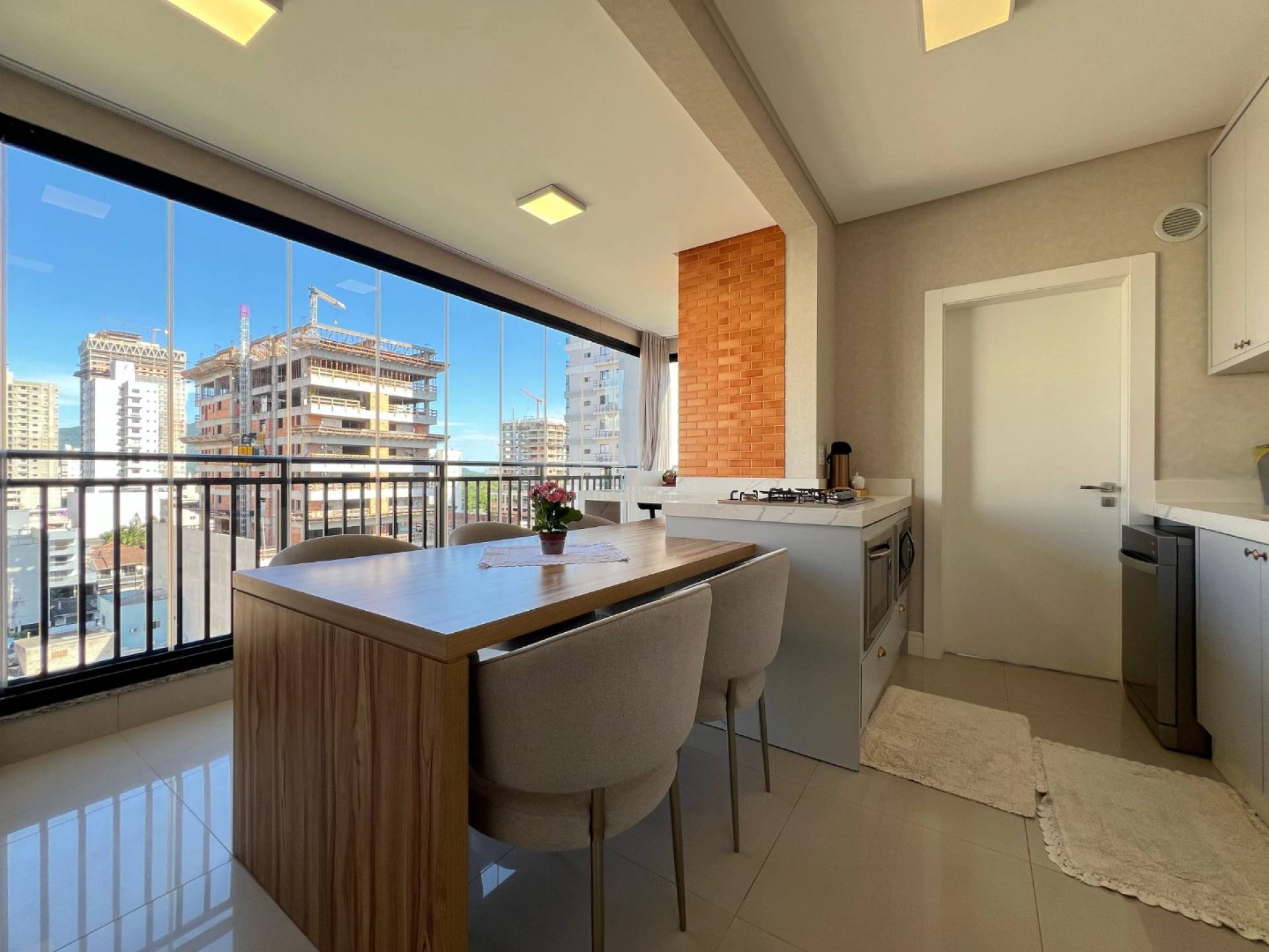 Apartamento À Venda no Bosco Verticale em Meia Praia, Itapema