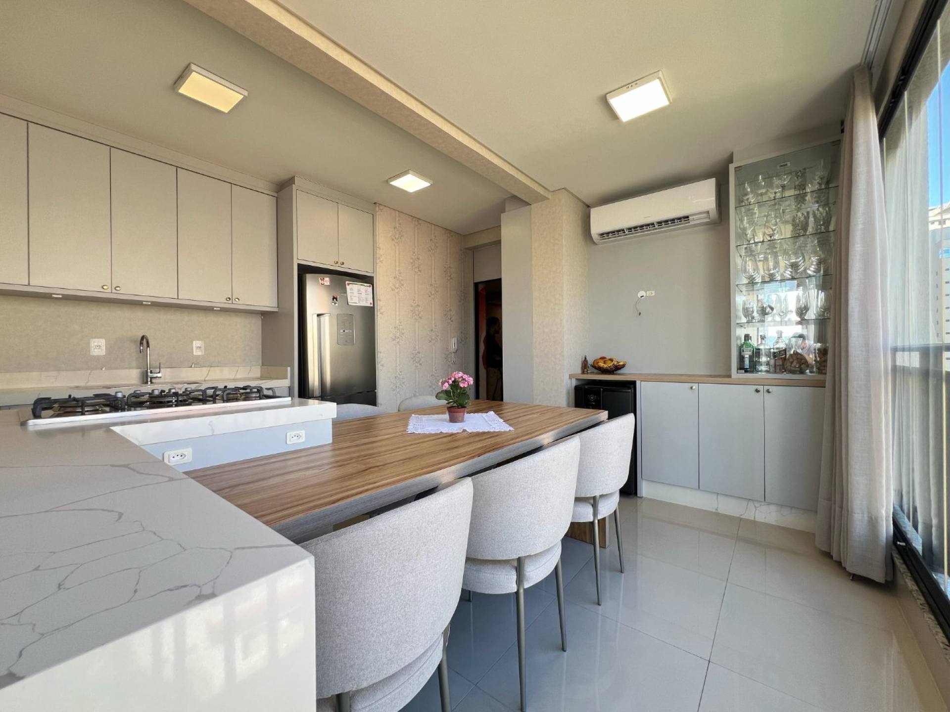 Apartamento À Venda no Bosco Verticale em Meia Praia, Itapema