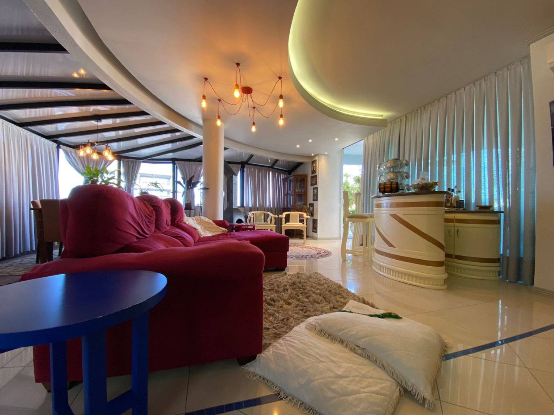 Apartamento Mobiliado com 3 Suítes no Centro de Itapema