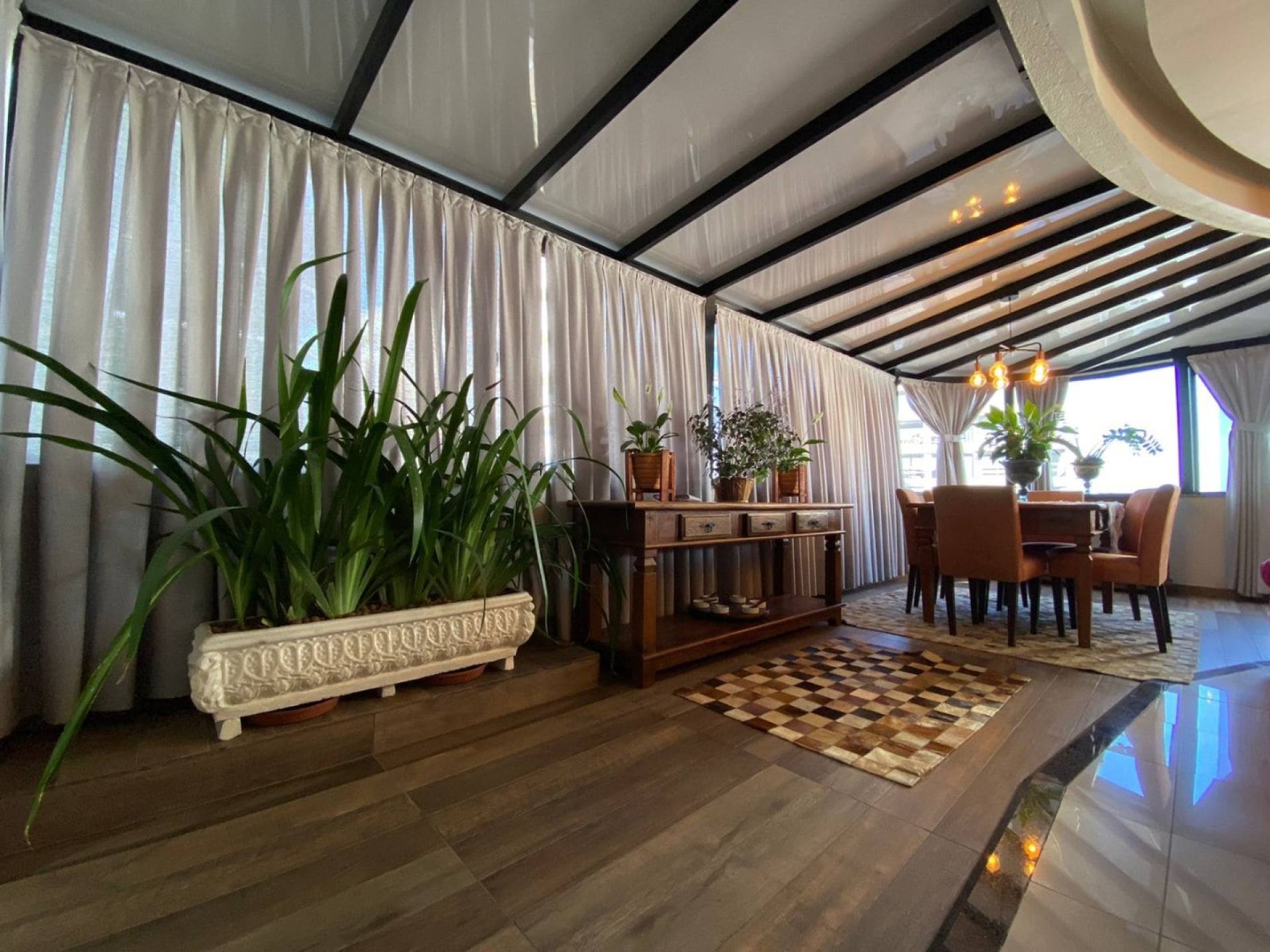 Apartamento Mobiliado com 3 Suítes no Centro de Itapema