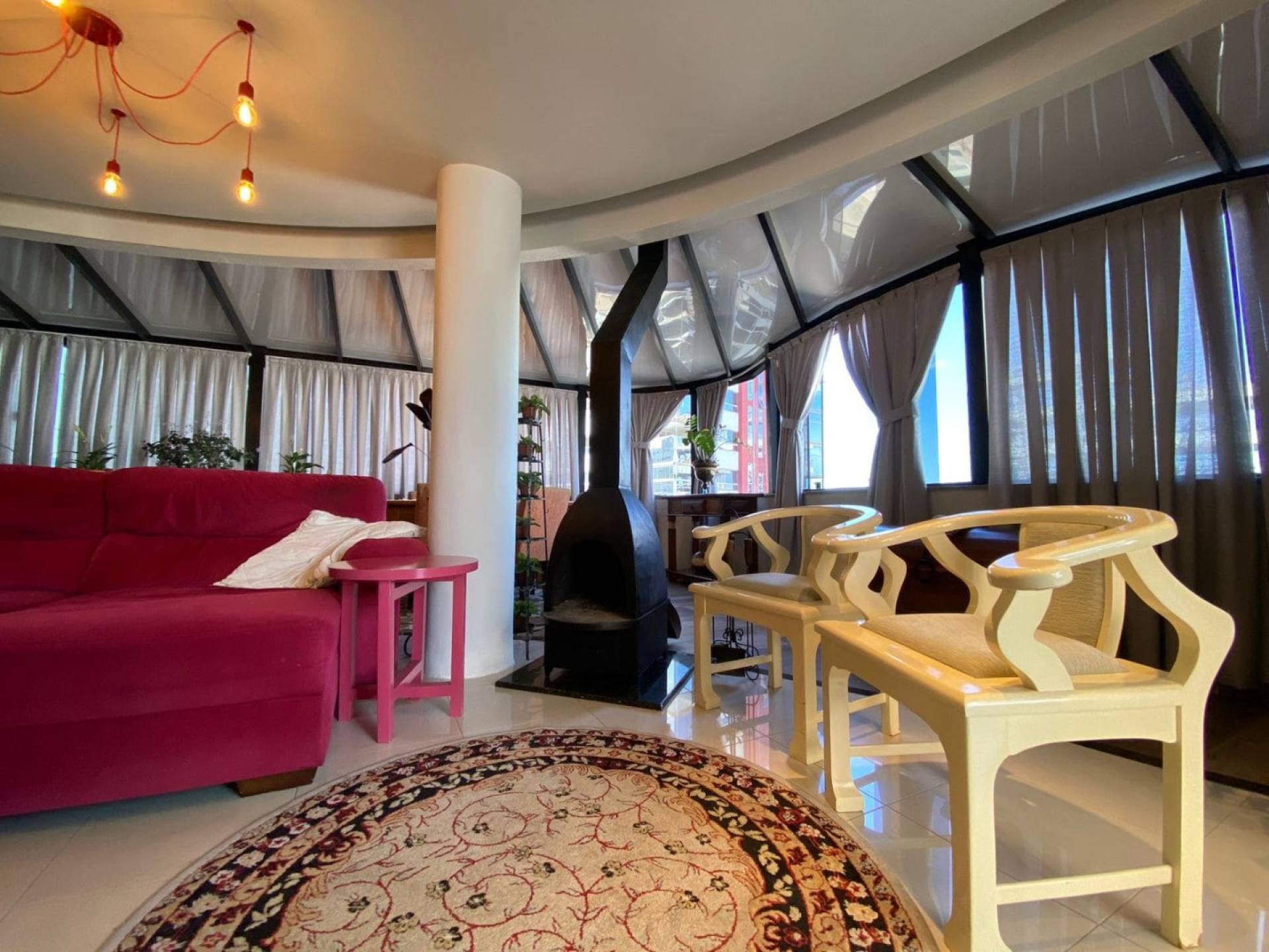 Apartamento Mobiliado com 3 Suítes no Centro de Itapema