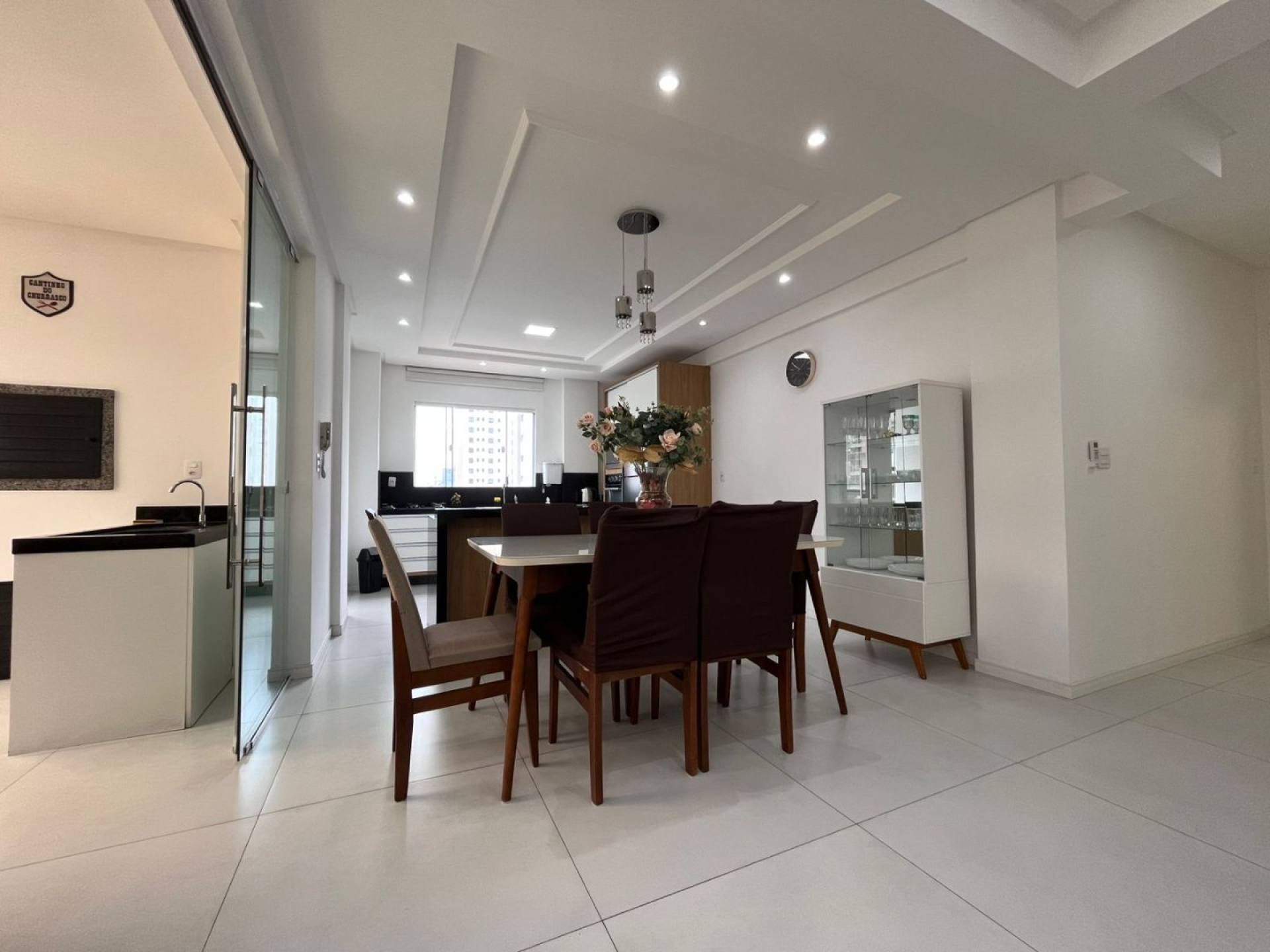 Apartamento À Venda com 3 suítes no bairro Meia Praia, Itapema