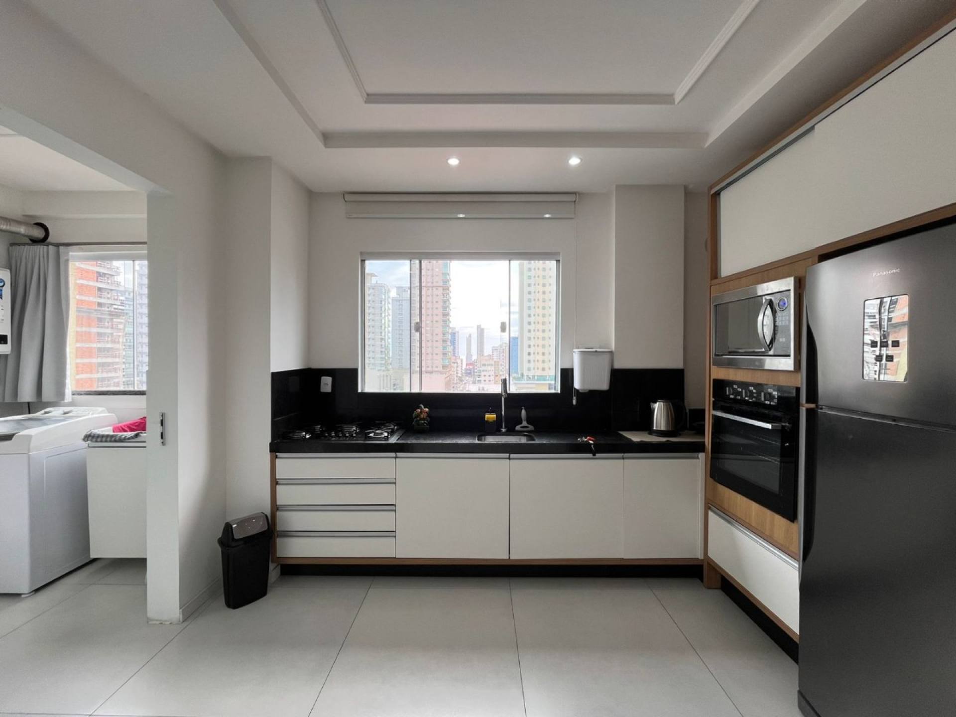 Apartamento À Venda com 3 suítes no bairro Meia Praia, Itapema