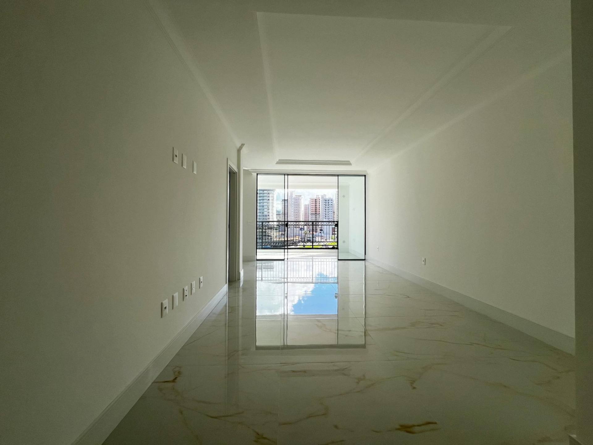 Apartamento Novo na Meia Praia em Itapema