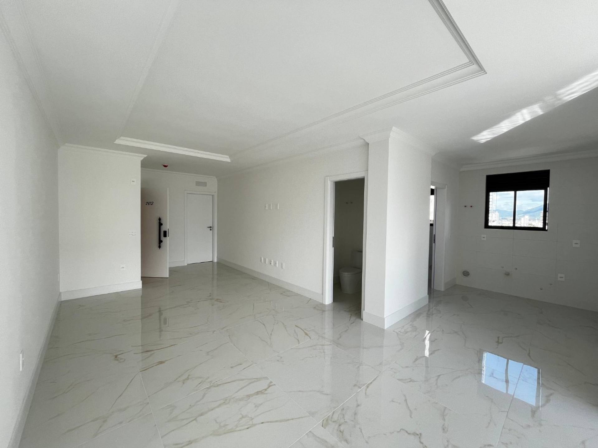 Apartamento Novo na Meia Praia em Itapema